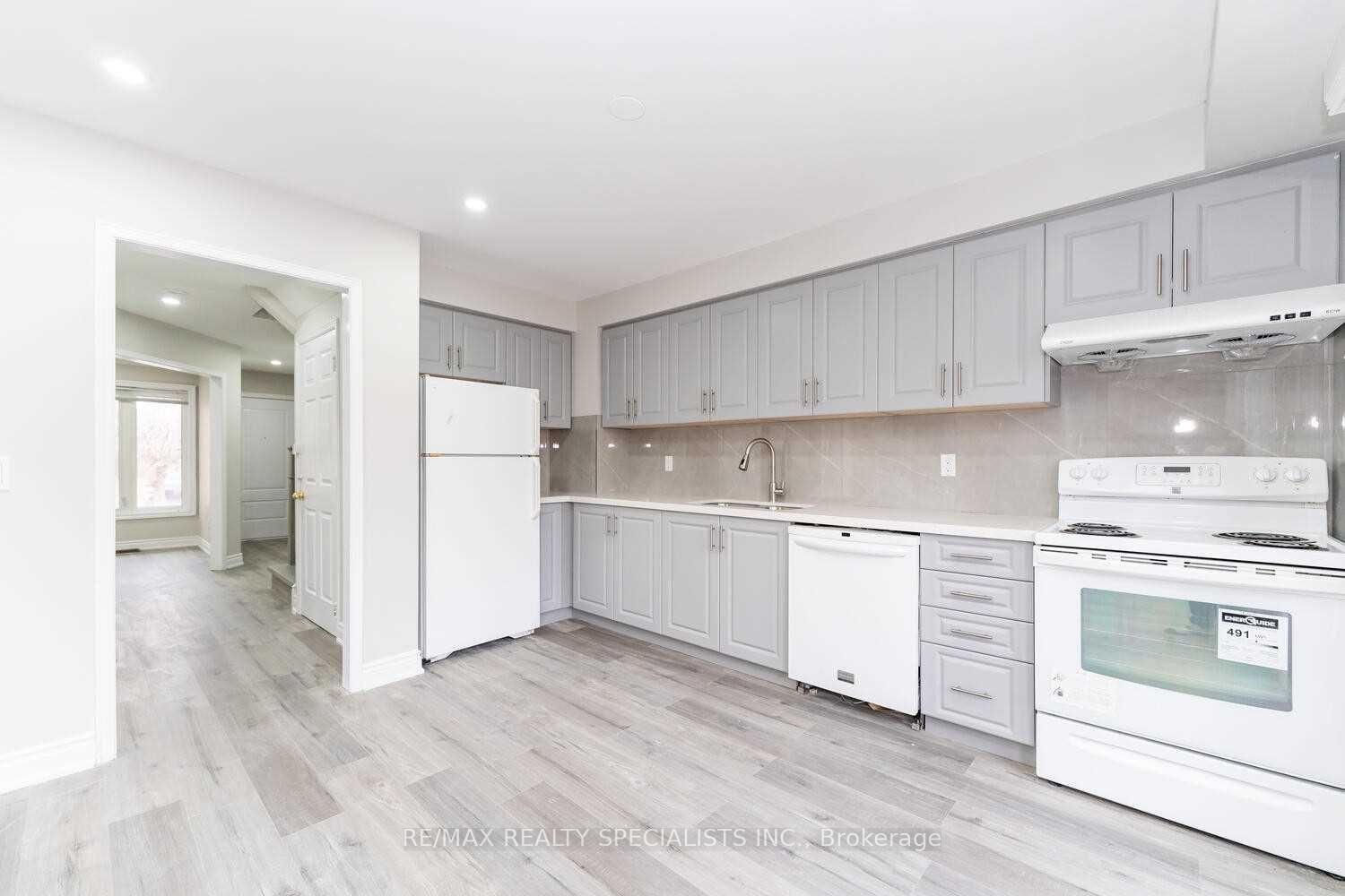 Photo 9 of Unit Upper, 10 Sandmere Avenue, Brampton, Heart Lake West — HOMEH