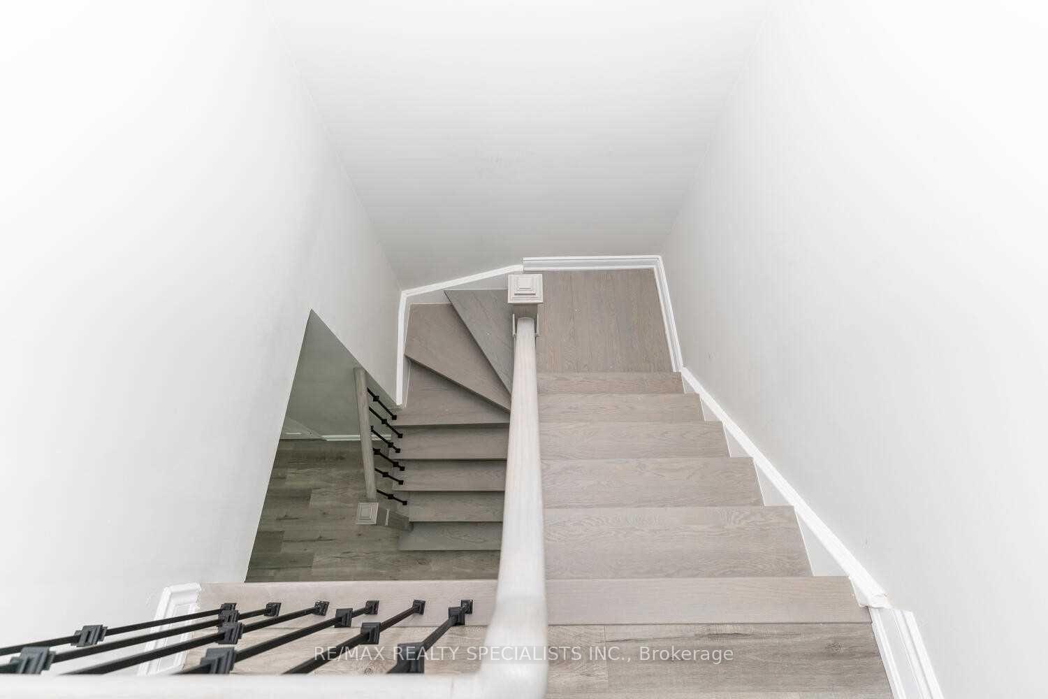 Photo 11 of Unit Upper, 10 Sandmere Avenue, Brampton, Heart Lake West — HOMEH