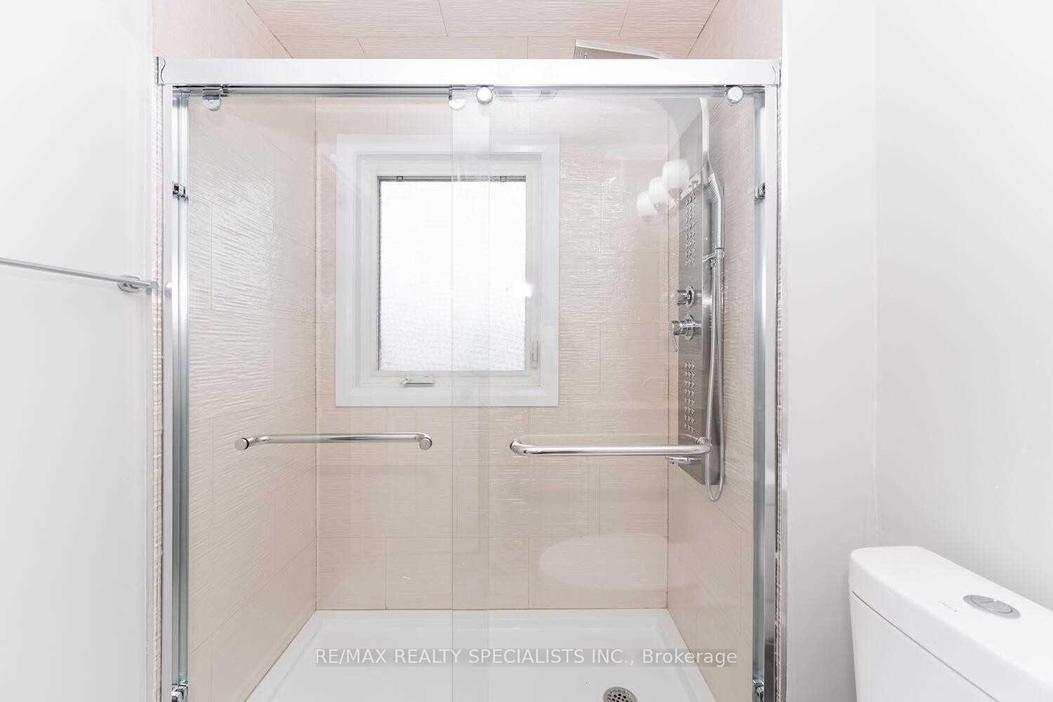 Photo 15 of Unit Upper, 10 Sandmere Avenue, Brampton, Heart Lake West — HOMEH