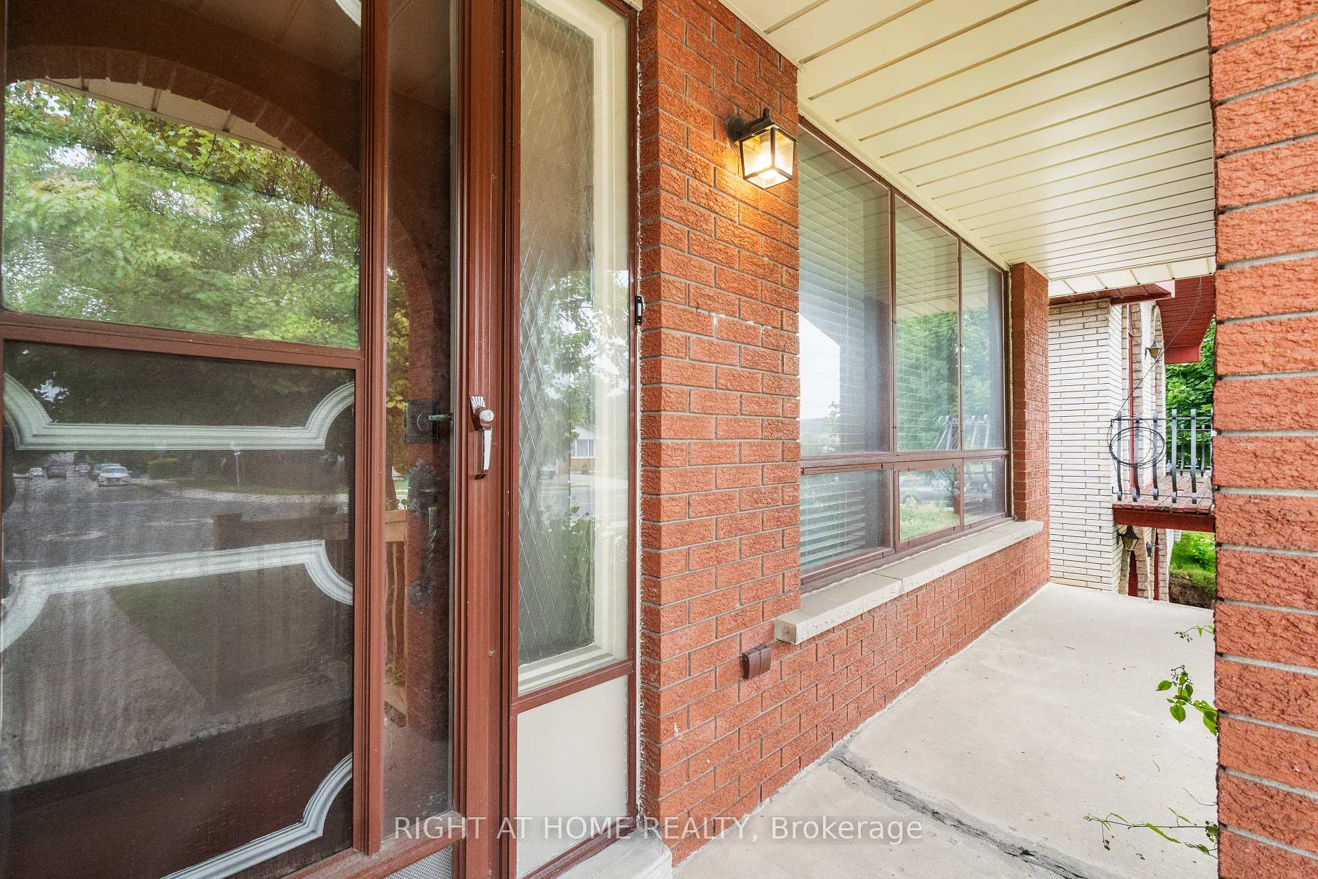 Photo 3 of 662 West 5th Street, Hamilton, Rolston — HOMEH