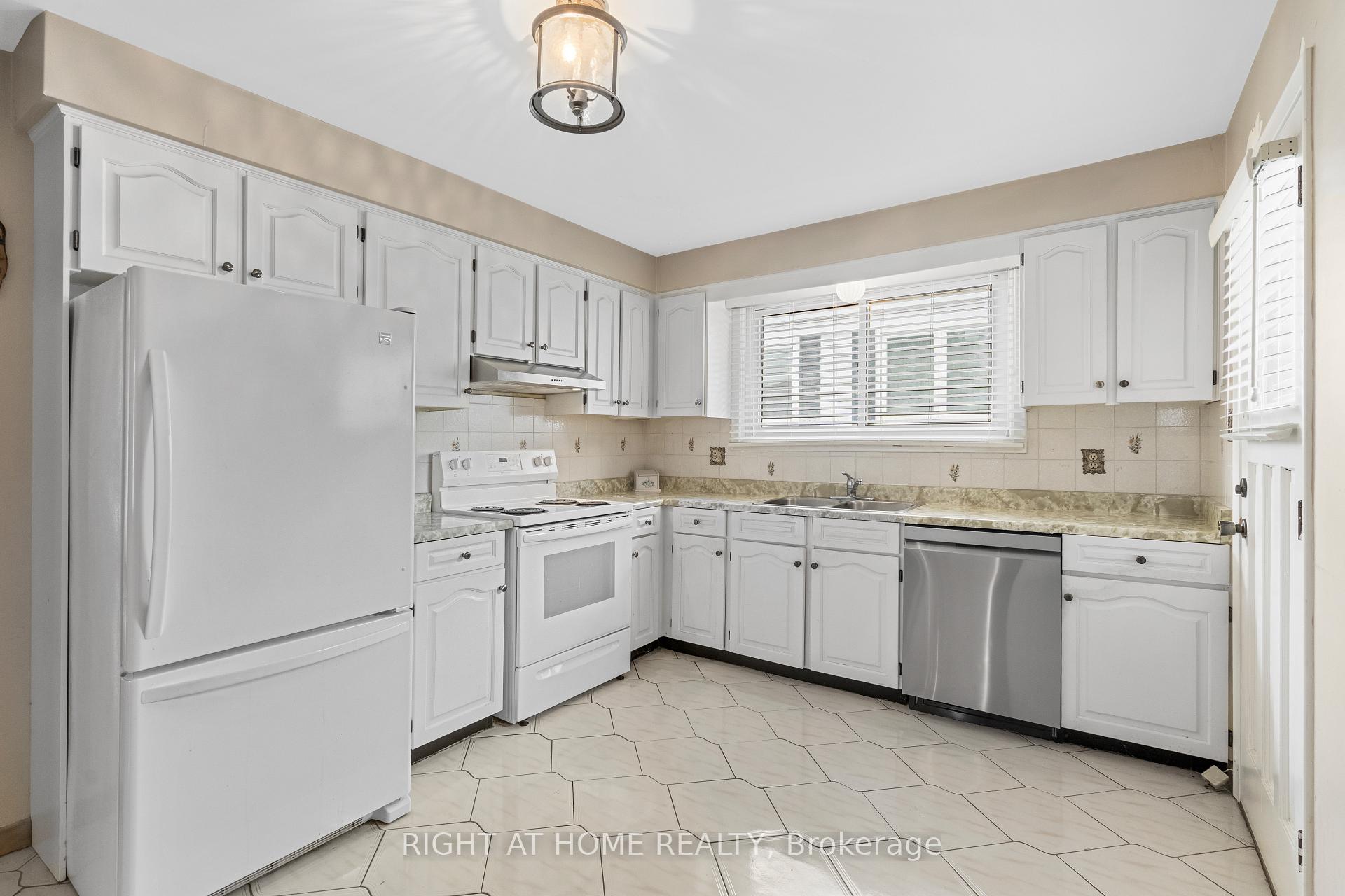 Photo 12 of 662 West 5th Street, Hamilton, Rolston — HOMEH