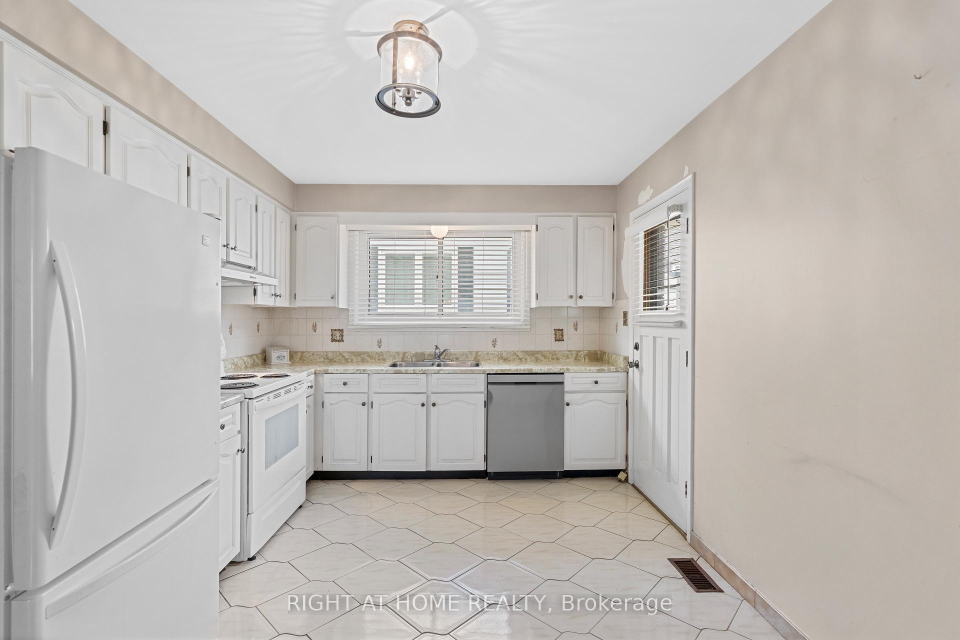 Photo 14 of 662 West 5th Street, Hamilton, Rolston — HOMEH