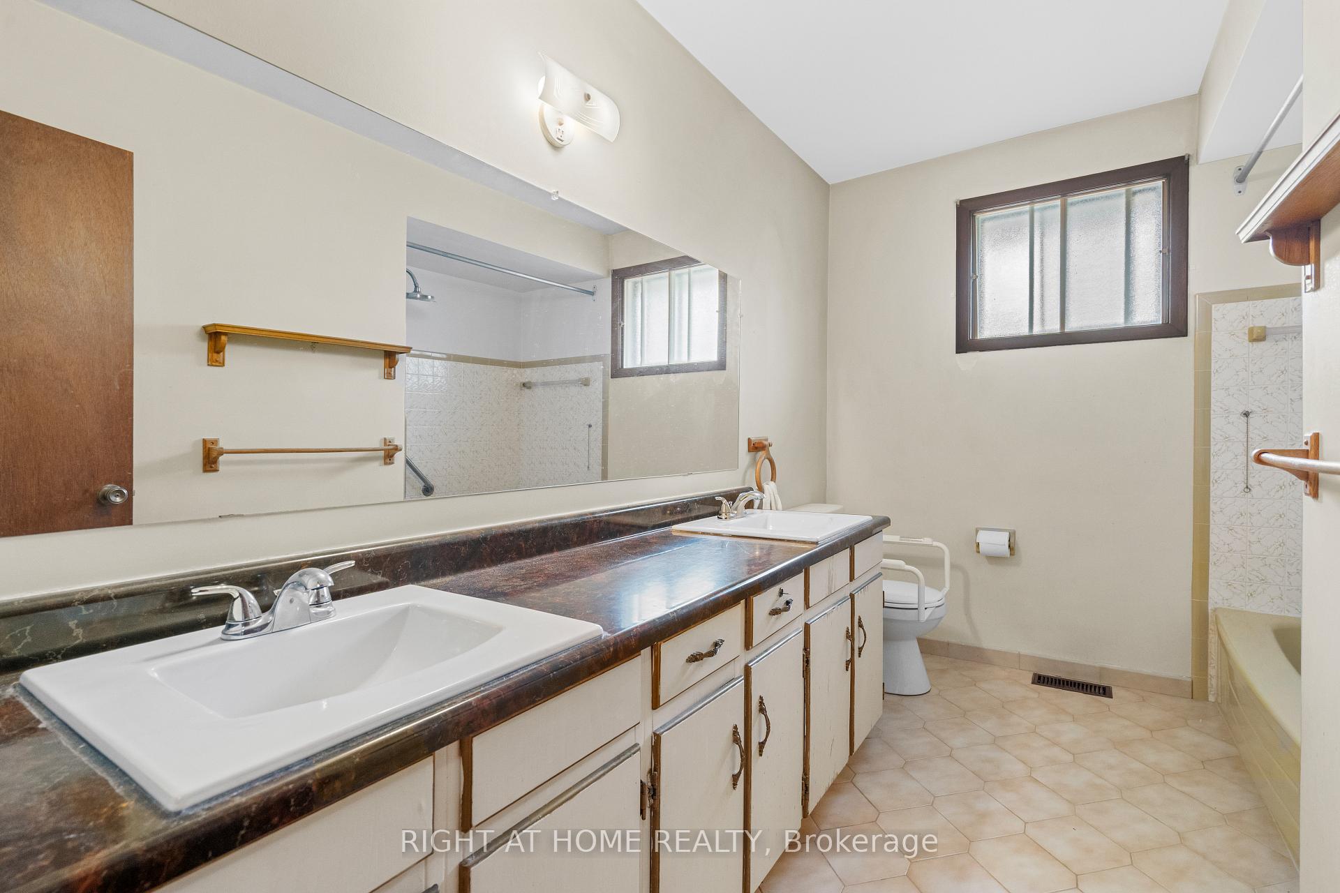 Photo 15 of 662 West 5th Street, Hamilton, Rolston — HOMEH