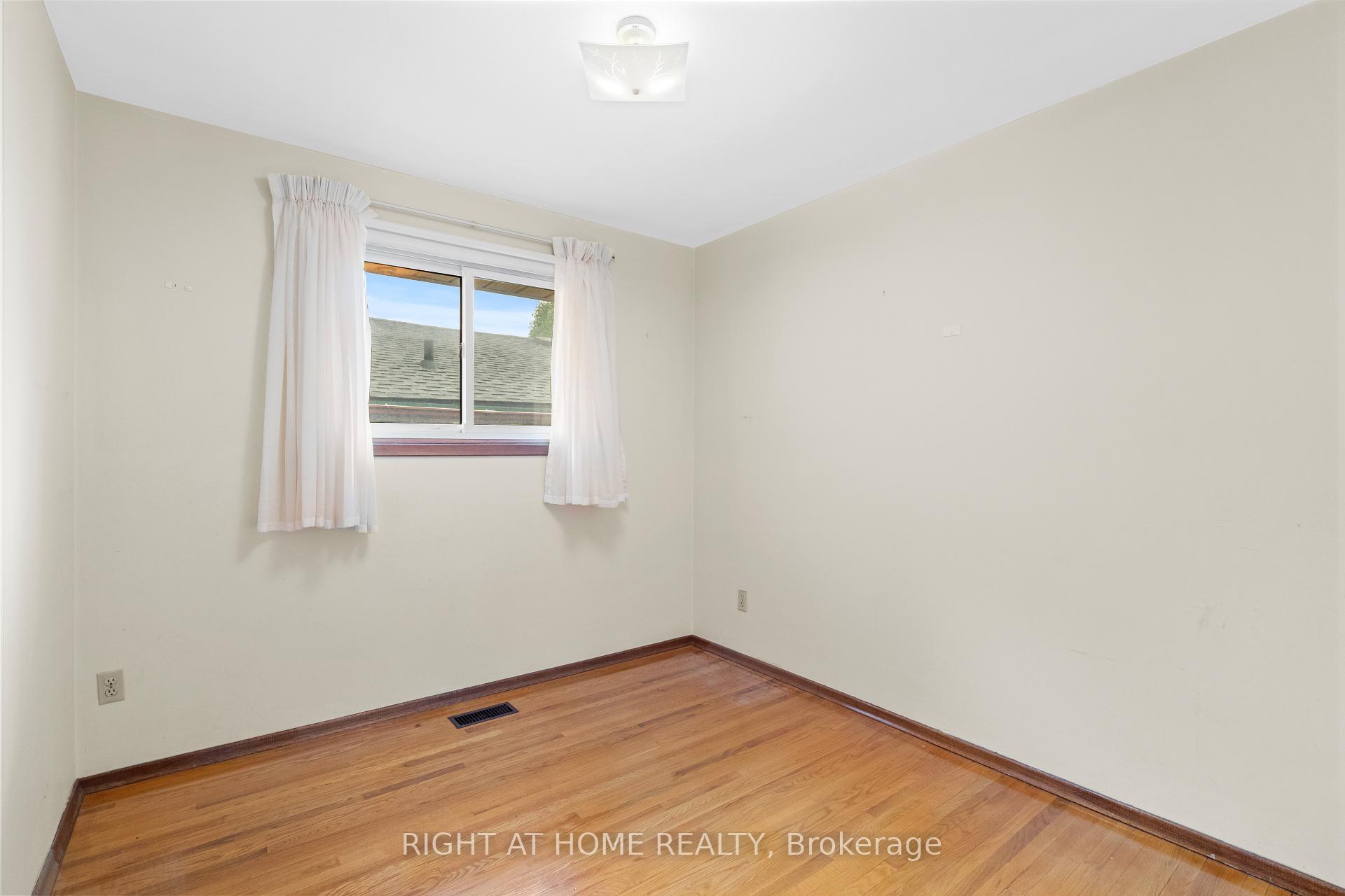 Photo 16 of 662 West 5th Street, Hamilton, Rolston — HOMEH
