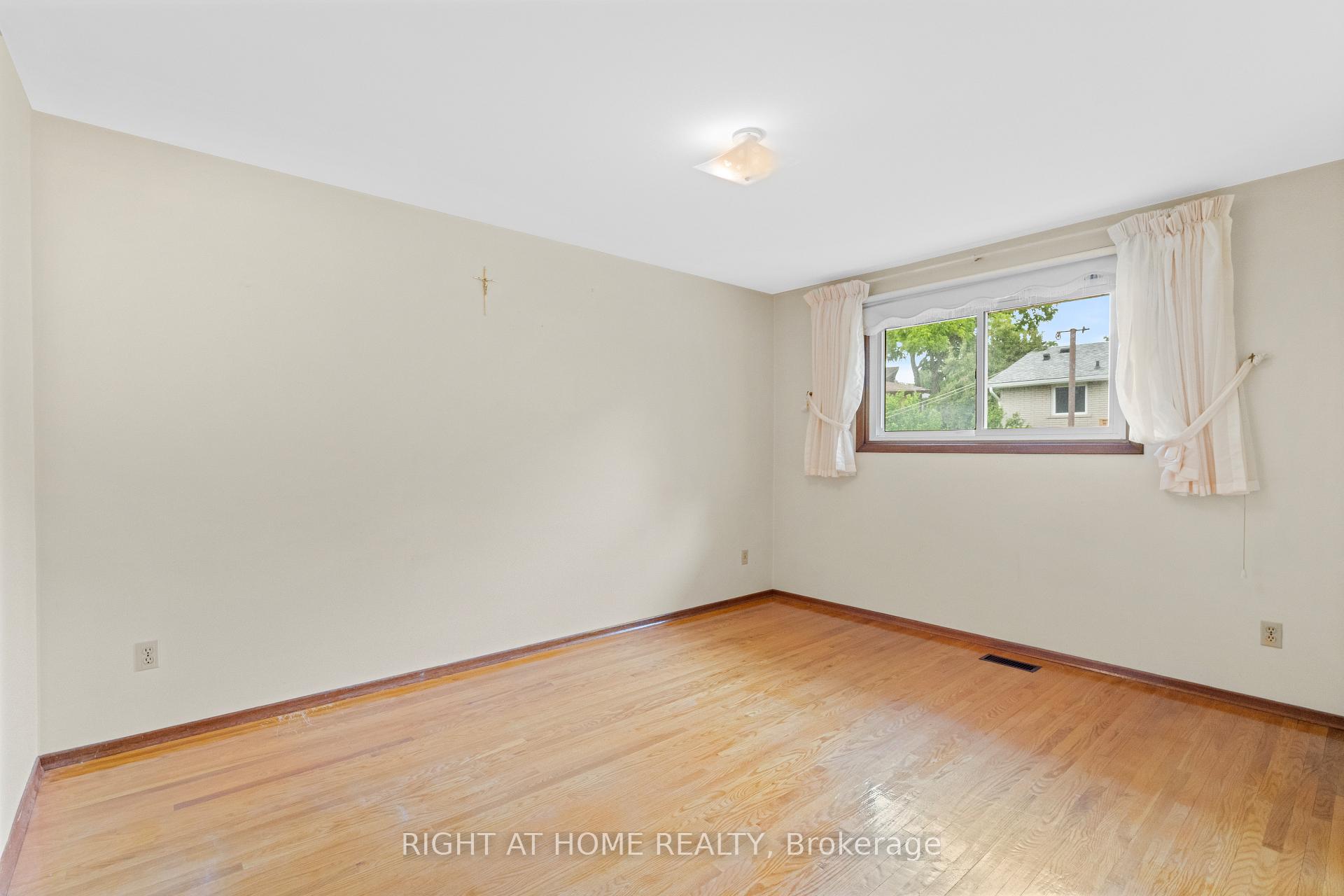 Photo 18 of 662 West 5th Street, Hamilton, Rolston — HOMEH