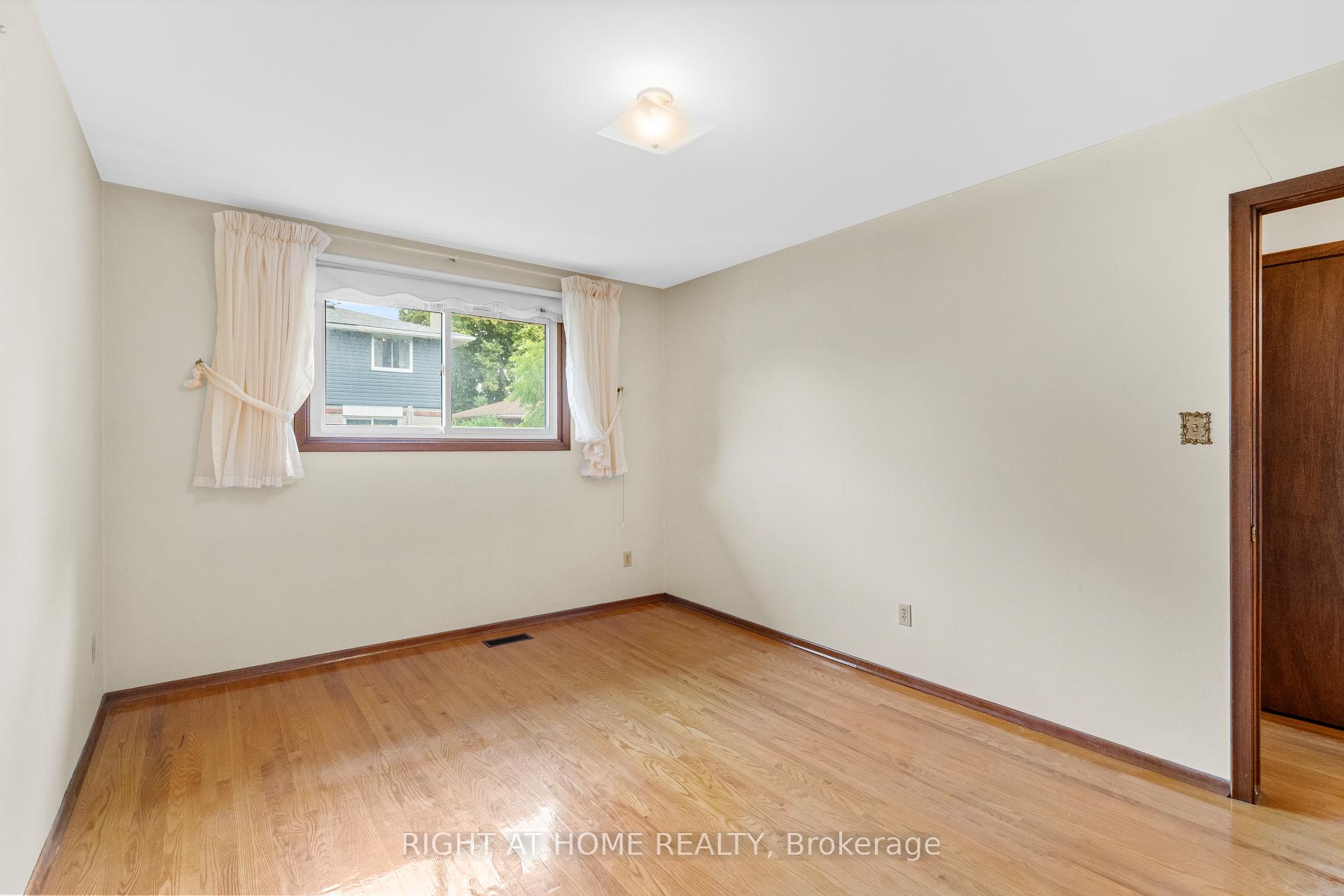 Photo 19 of 662 West 5th Street, Hamilton, Rolston — HOMEH