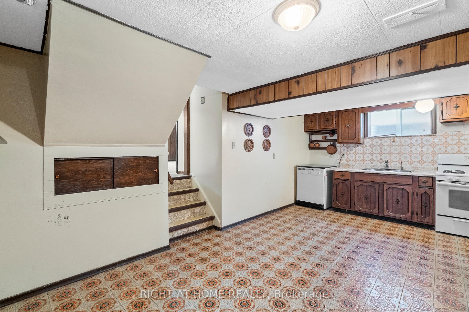 Photo 35 of 662 West 5th Street, Hamilton, Rolston — HOMEH