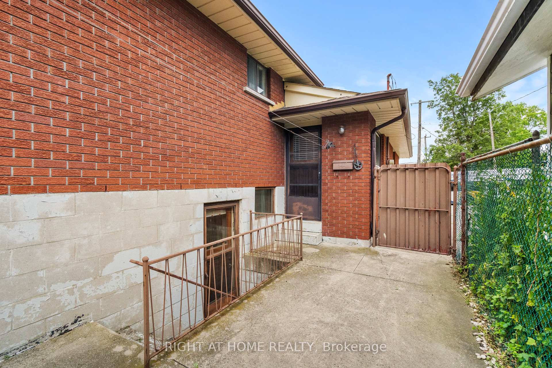 Photo 42 of 662 West 5th Street, Hamilton, Rolston — HOMEH