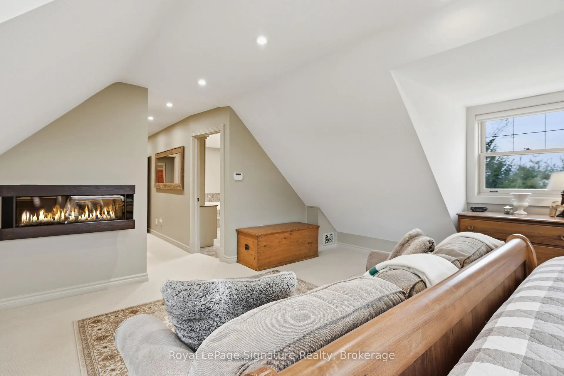 Photo 24 of 133 Old Lakeshore Road, Blue Mountains — HOMEH