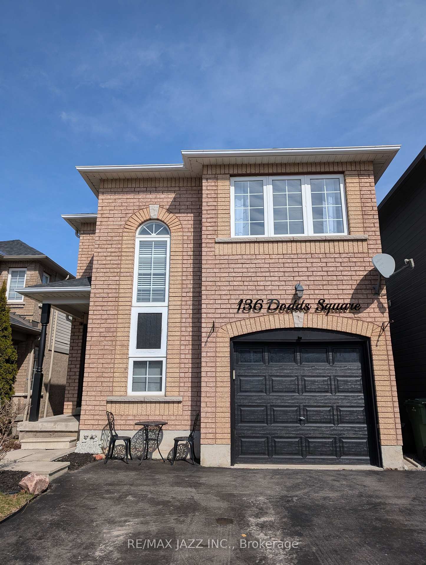 Photo 2 of 136 Dodds Square, Clarington, Bowmanville — HOMEH
