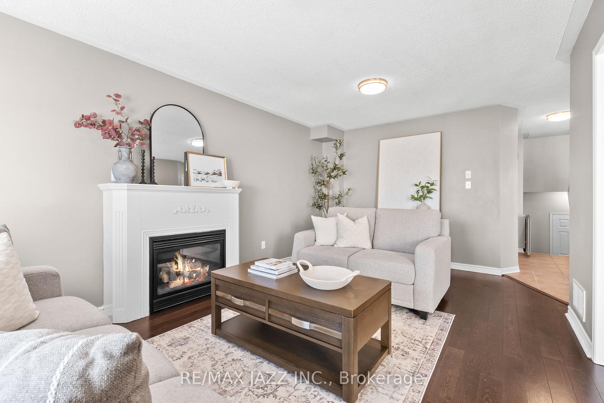 Photo 7 of 136 Dodds Square, Clarington, Bowmanville — HOMEH