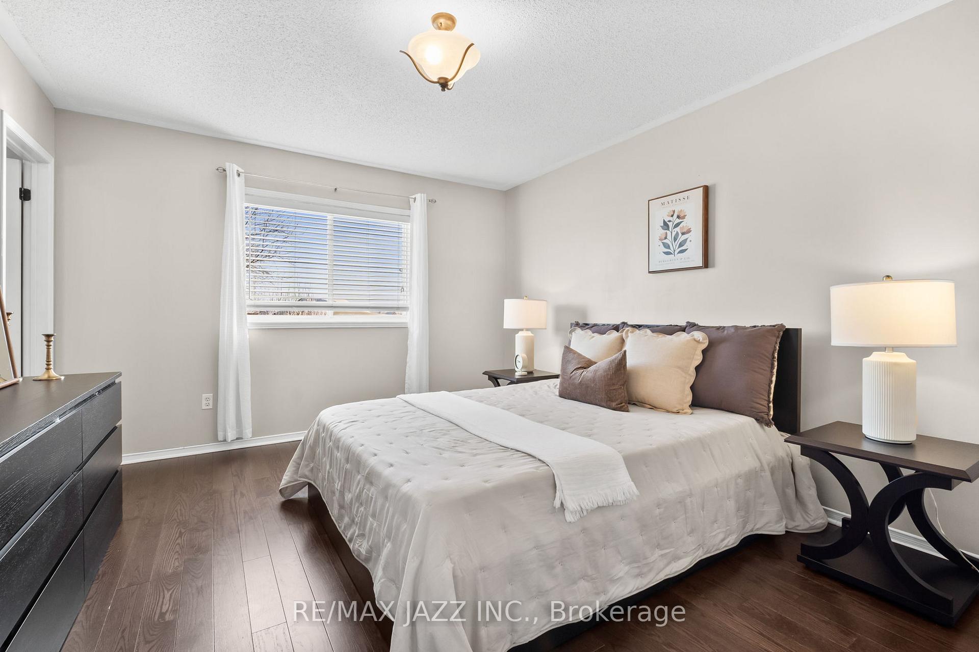 Photo 15 of 136 Dodds Square, Clarington, Bowmanville — HOMEH