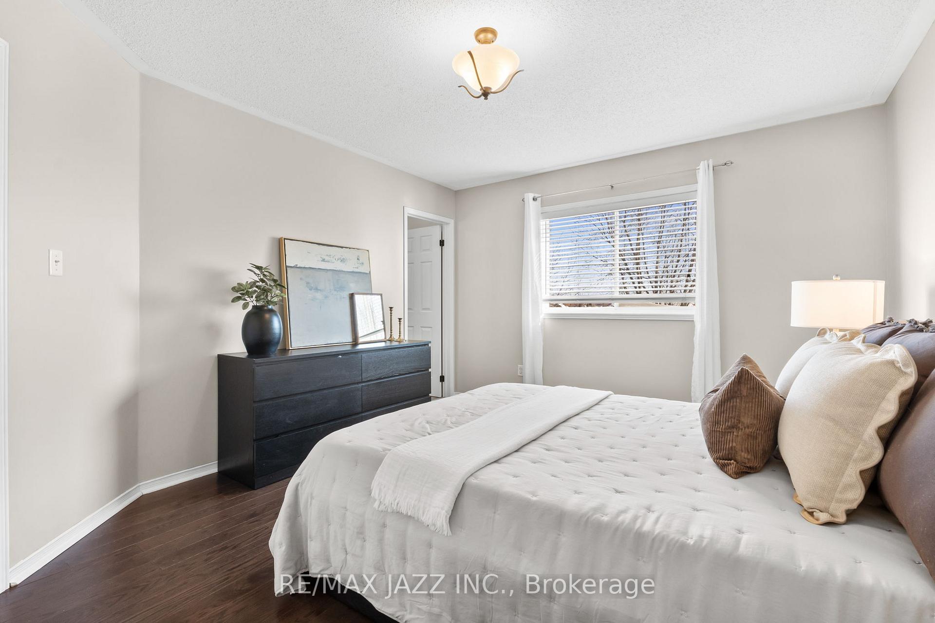 Photo 16 of 136 Dodds Square, Clarington, Bowmanville — HOMEH