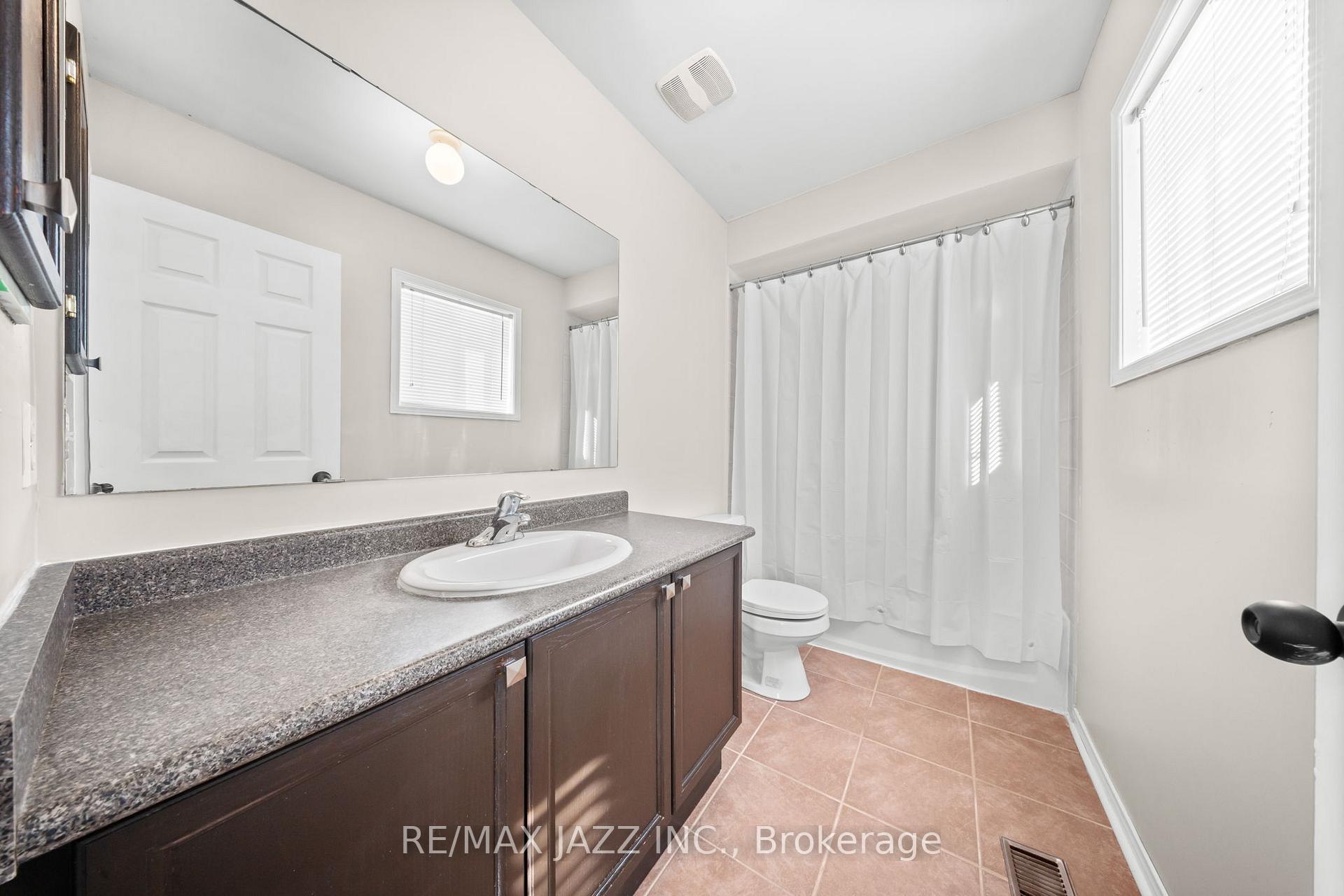 Photo 17 of 136 Dodds Square, Clarington, Bowmanville — HOMEH