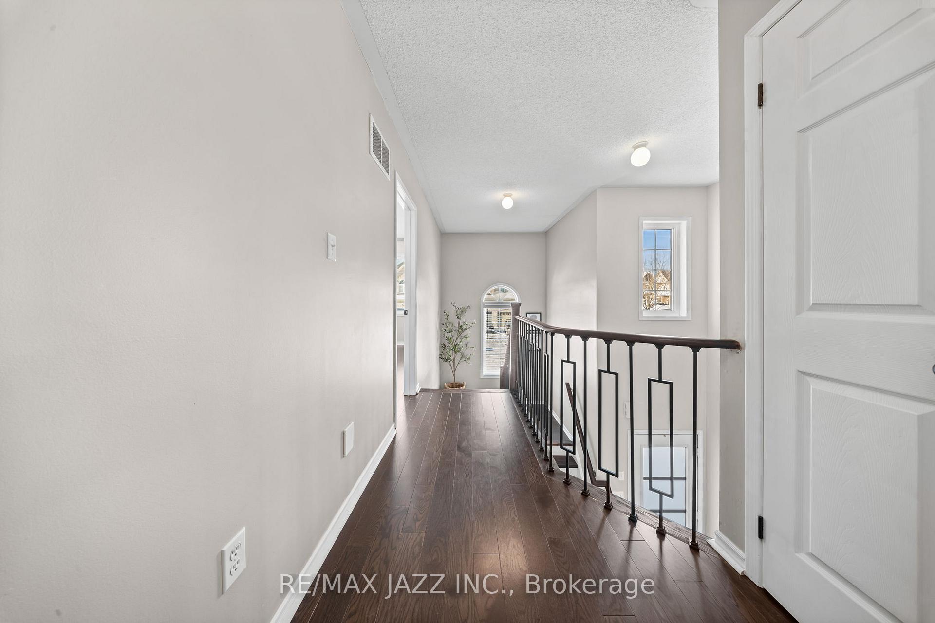 Photo 20 of 136 Dodds Square, Clarington, Bowmanville — HOMEH