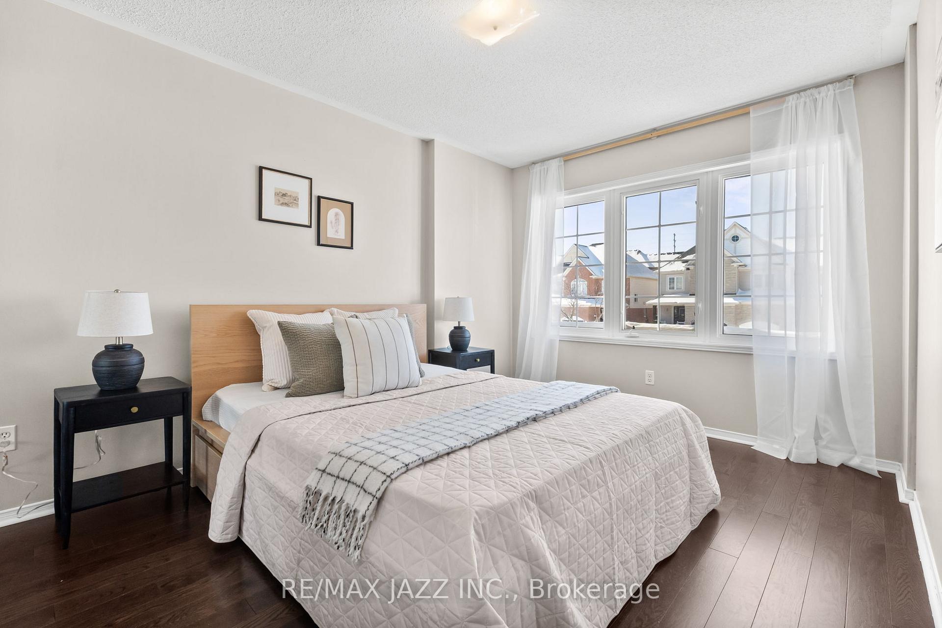 Photo 23 of 136 Dodds Square, Clarington, Bowmanville — HOMEH