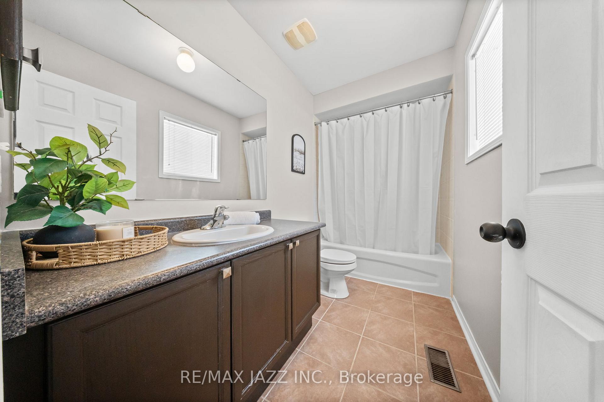 Photo 26 of 136 Dodds Square, Clarington, Bowmanville — HOMEH