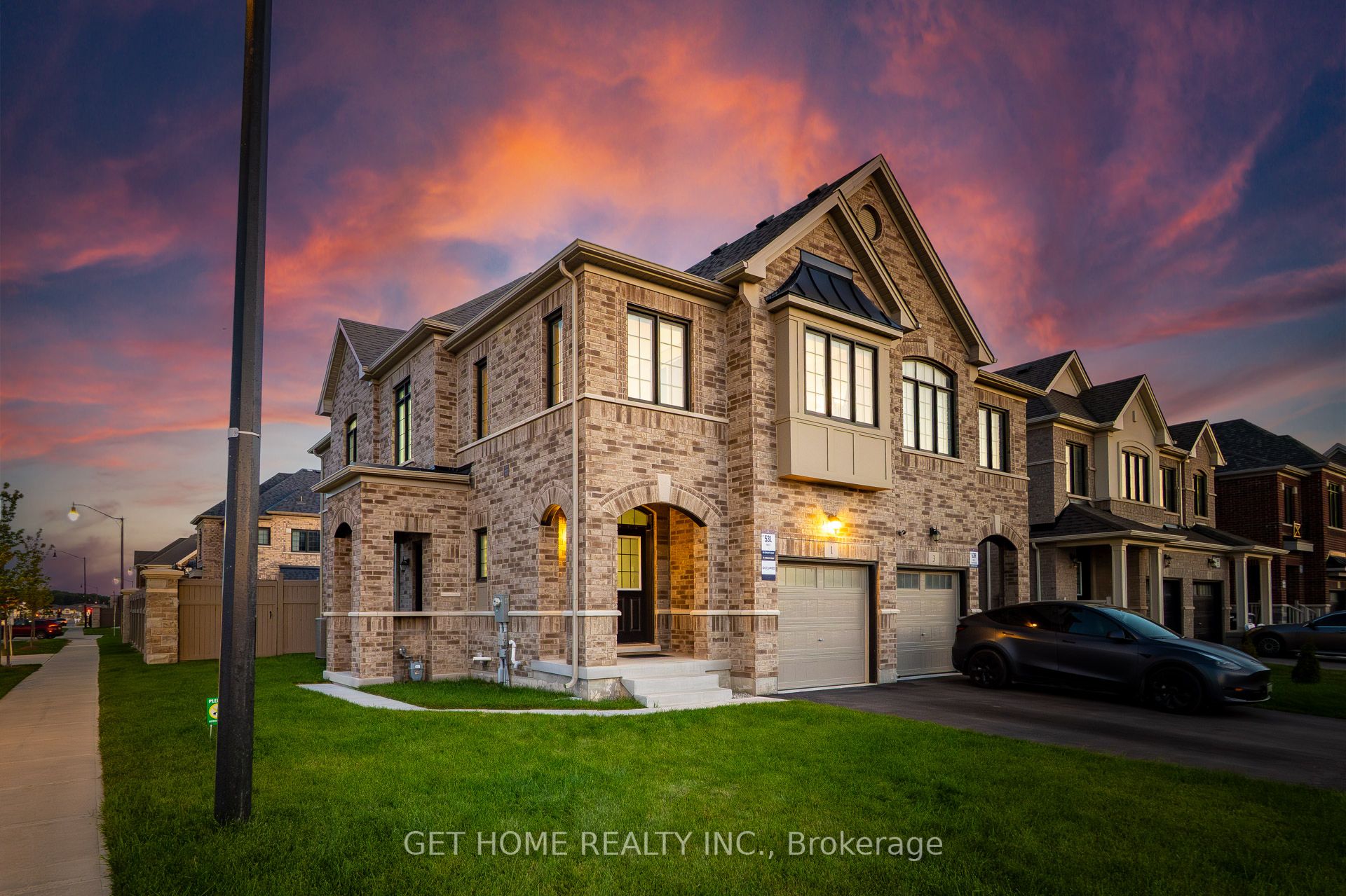 Photo 2 of 1 Fordham Road, Brampton, Bram West — HOMEH