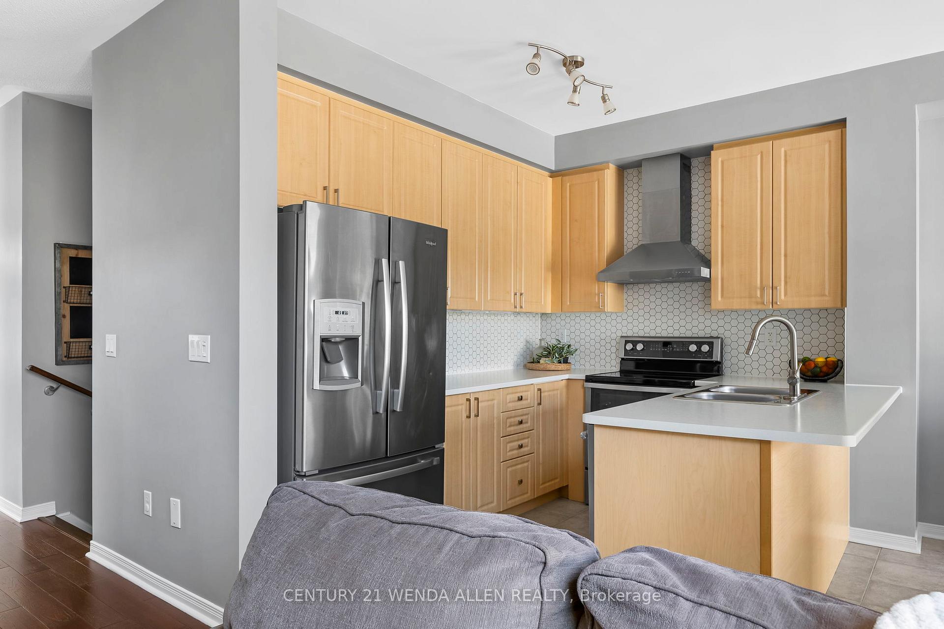 Photo 10 of 23 Honeyman Drive, Clarington, Bowmanville — HOMEH