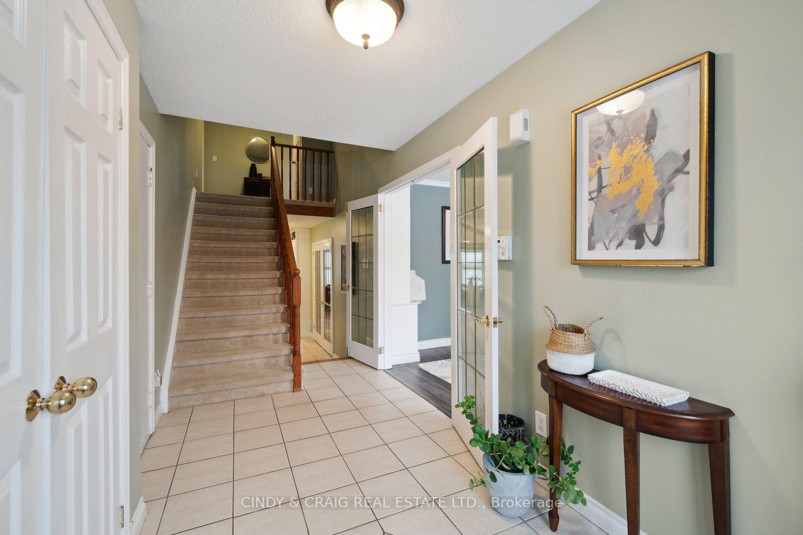 Photo 2 of 110 Homefield Square, Clarington, Courtice — HOMEH