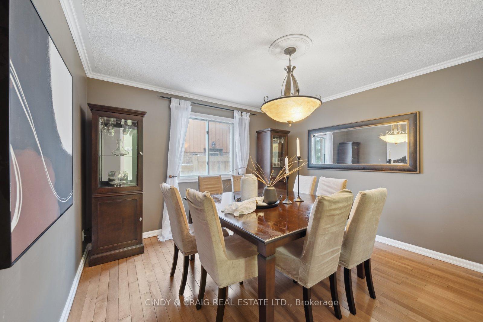 Photo 4 of 110 Homefield Square, Clarington, Courtice — HOMEH