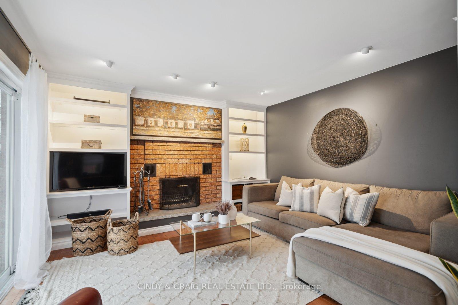 Photo 5 of 110 Homefield Square, Clarington, Courtice — HOMEH