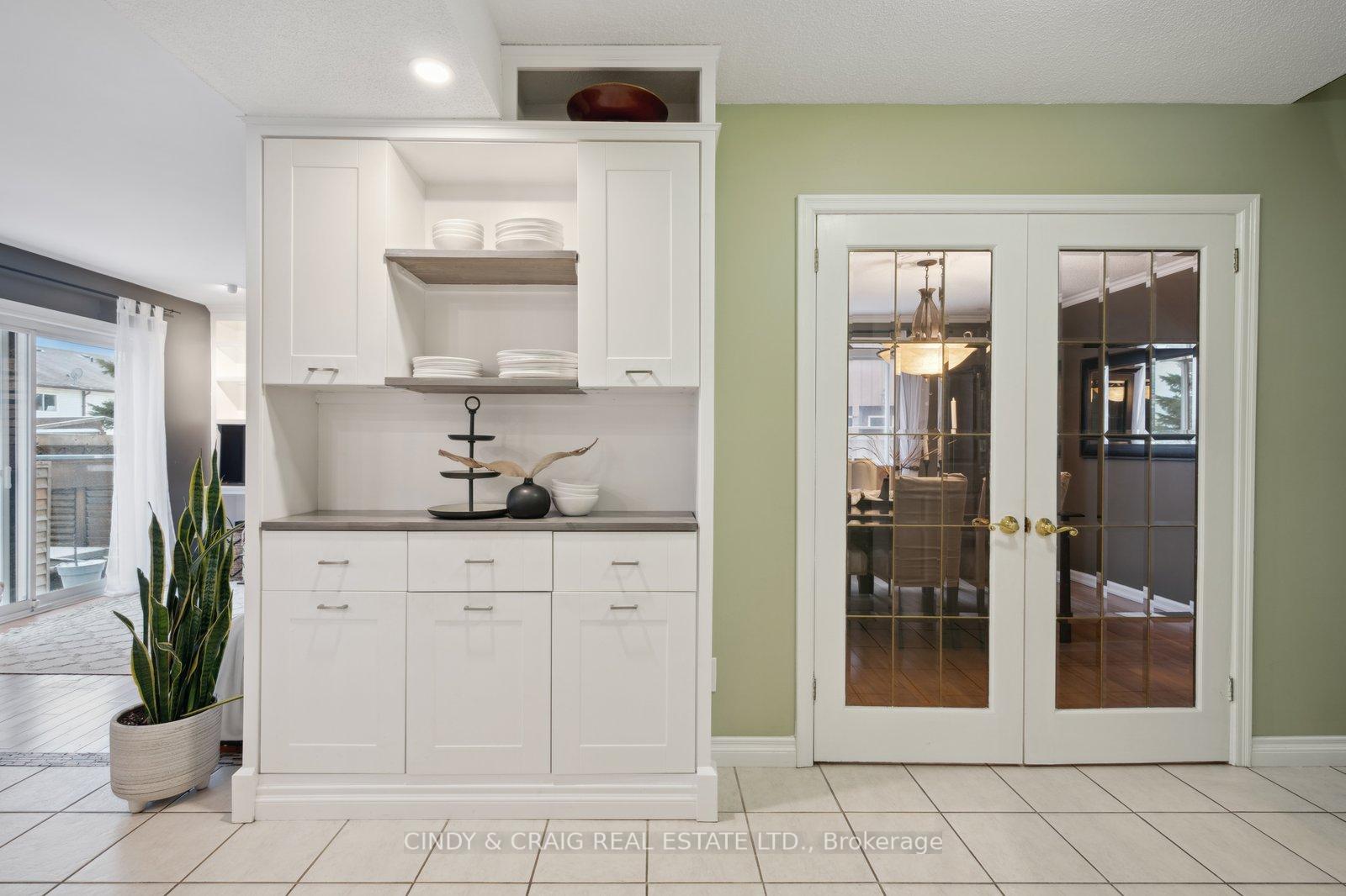 Photo 10 of 110 Homefield Square, Clarington, Courtice — HOMEH