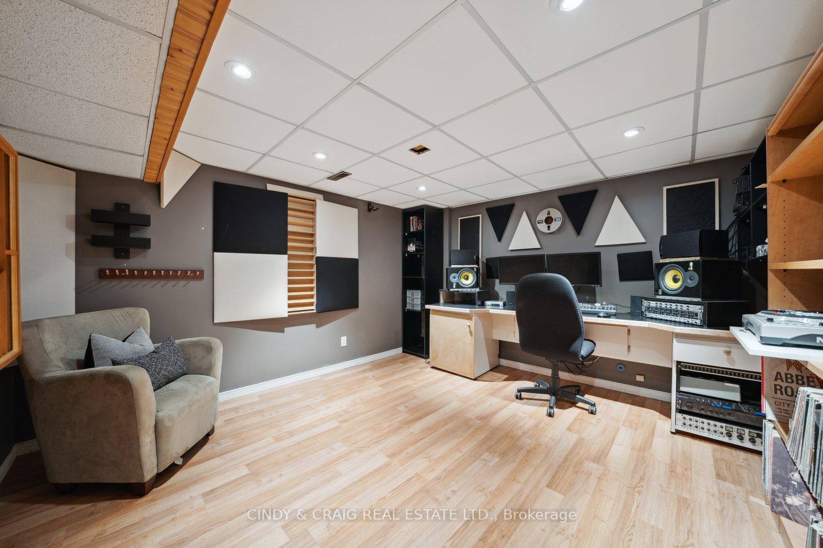 Photo 14 of 110 Homefield Square, Clarington, Courtice — HOMEH