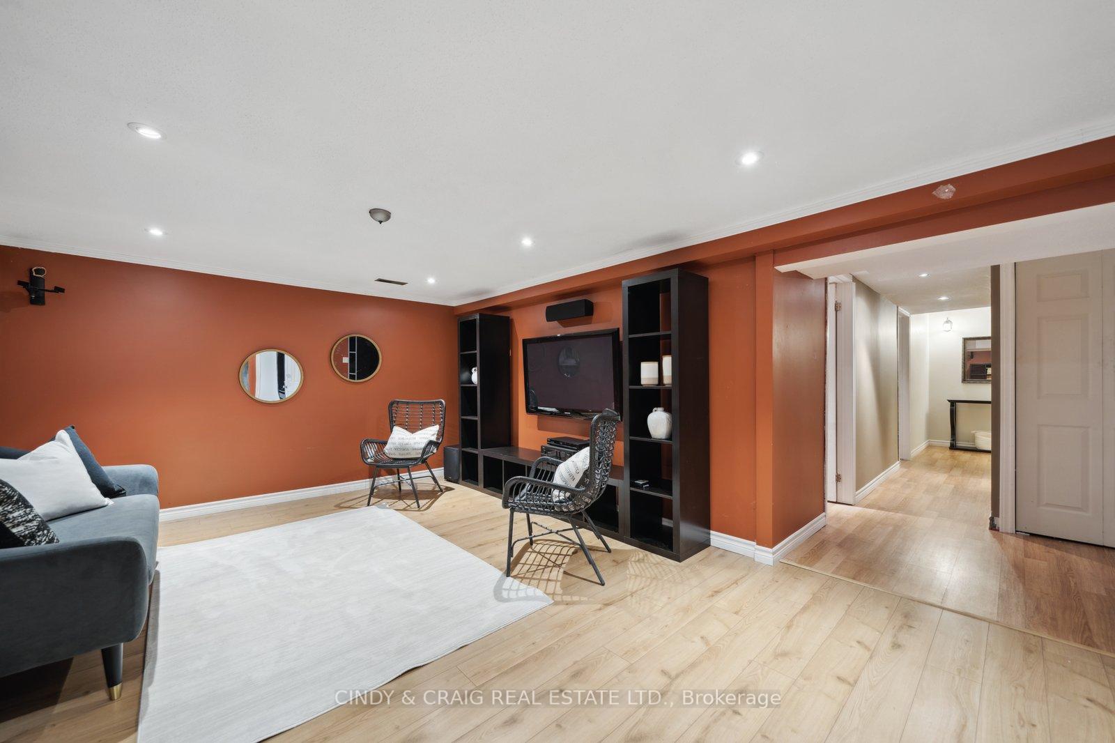 Photo 15 of 110 Homefield Square, Clarington, Courtice — HOMEH