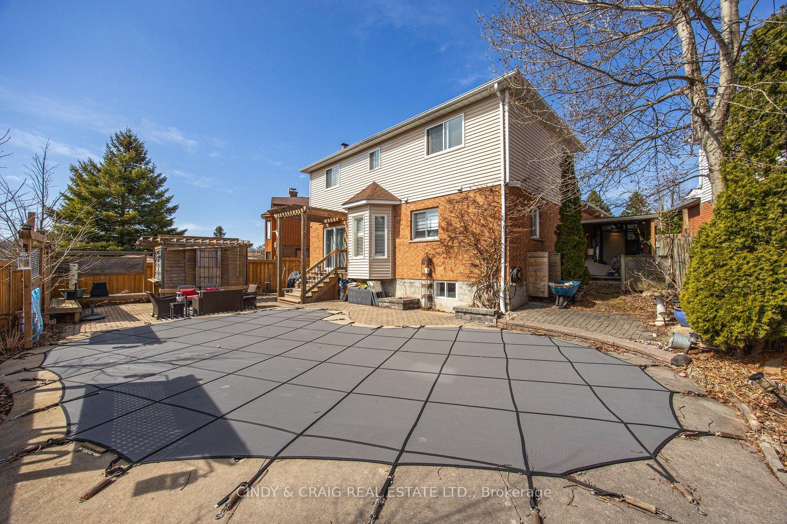 Photo 18 of 110 Homefield Square, Clarington, Courtice — HOMEH