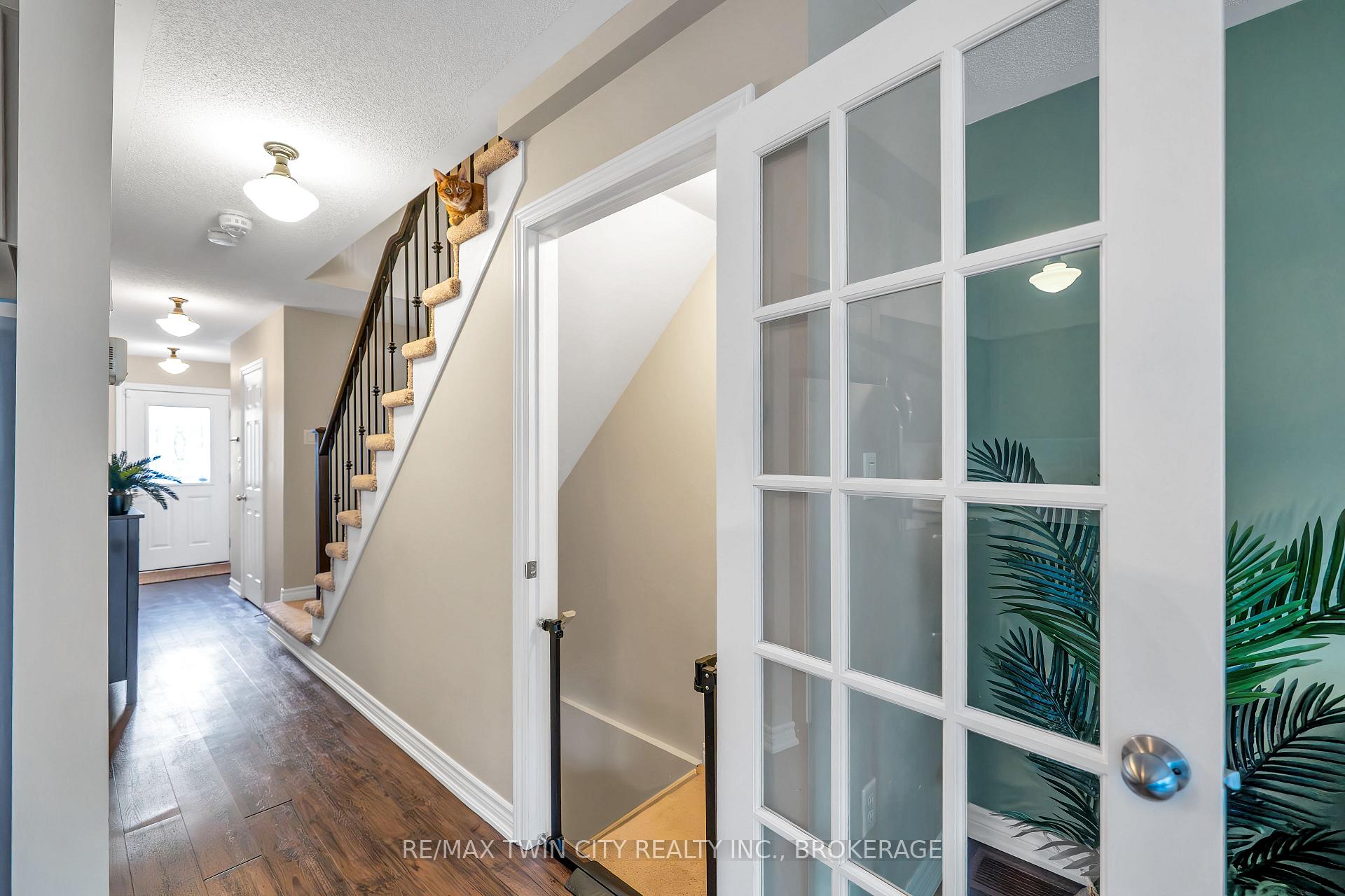 Photo 5 of 32 Markham Trail, Clarington, Bowmanville — HOMEH