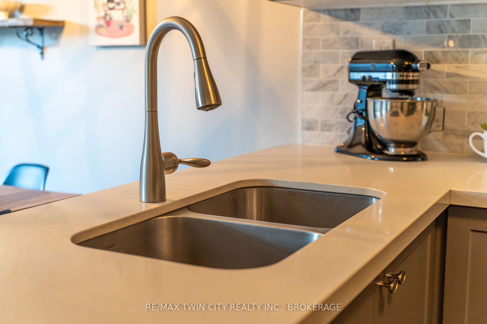 Photo 16 of 32 Markham Trail, Clarington, Bowmanville — HOMEH