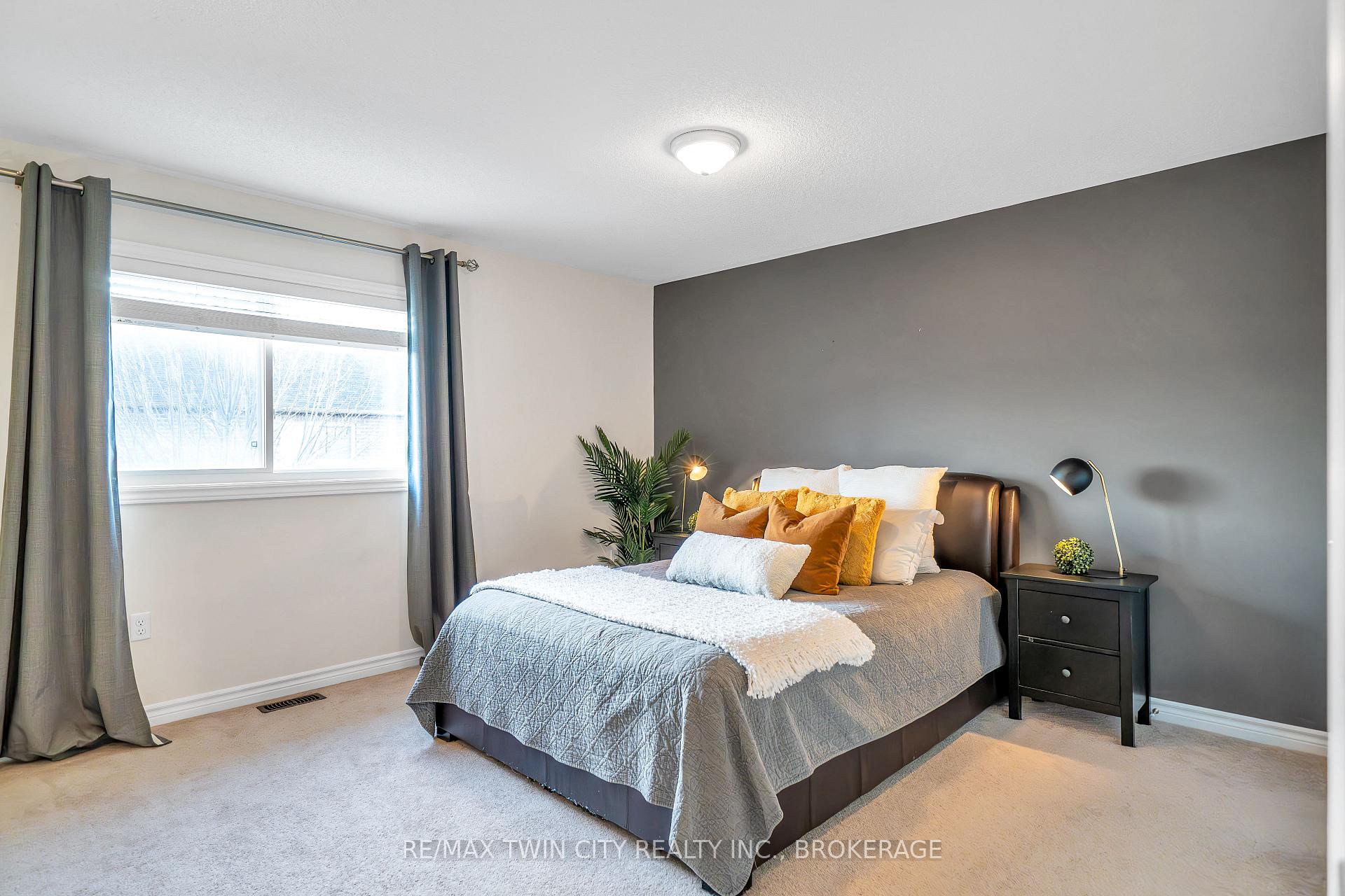 Photo 19 of 32 Markham Trail, Clarington, Bowmanville — HOMEH