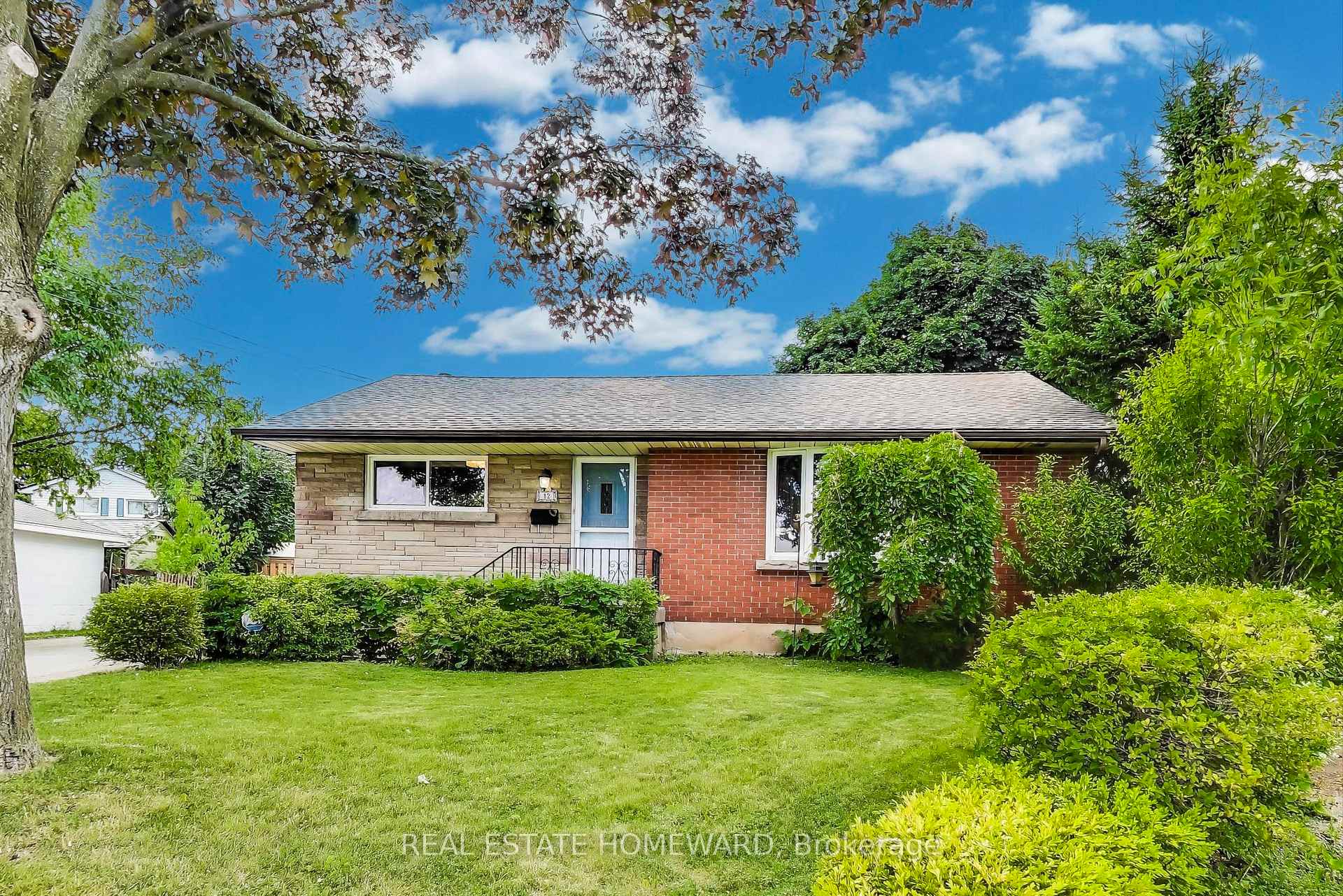 Photo 2 of 12 Cecilia Court, Hamilton, Huntington — HOMEH
