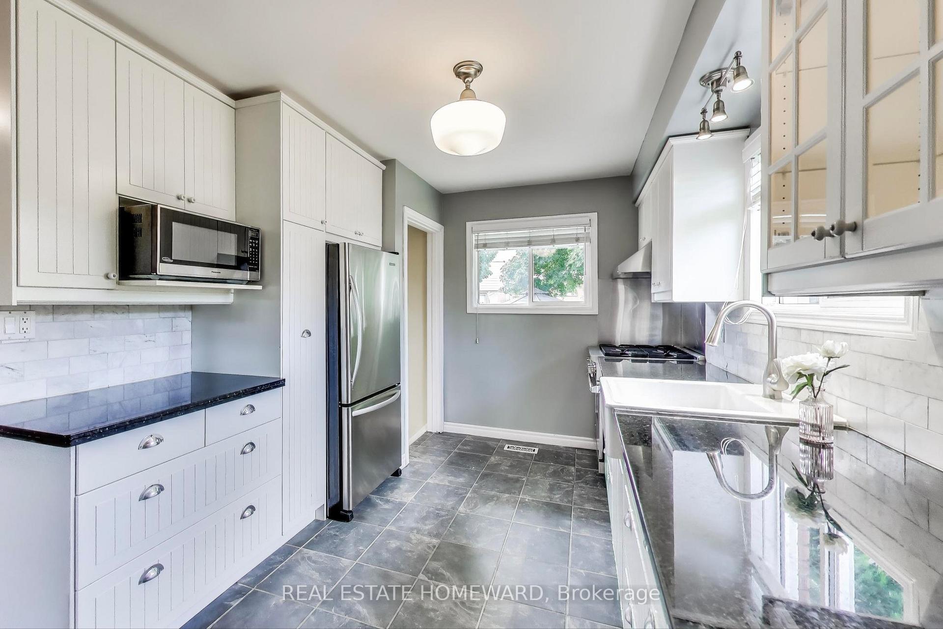 Photo 10 of 12 Cecilia Court, Hamilton, Huntington — HOMEH