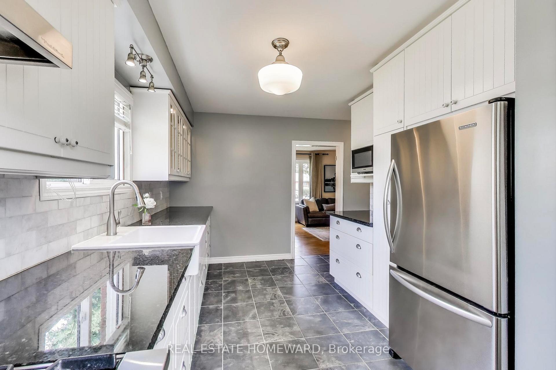 Photo 11 of 12 Cecilia Court, Hamilton, Huntington — HOMEH