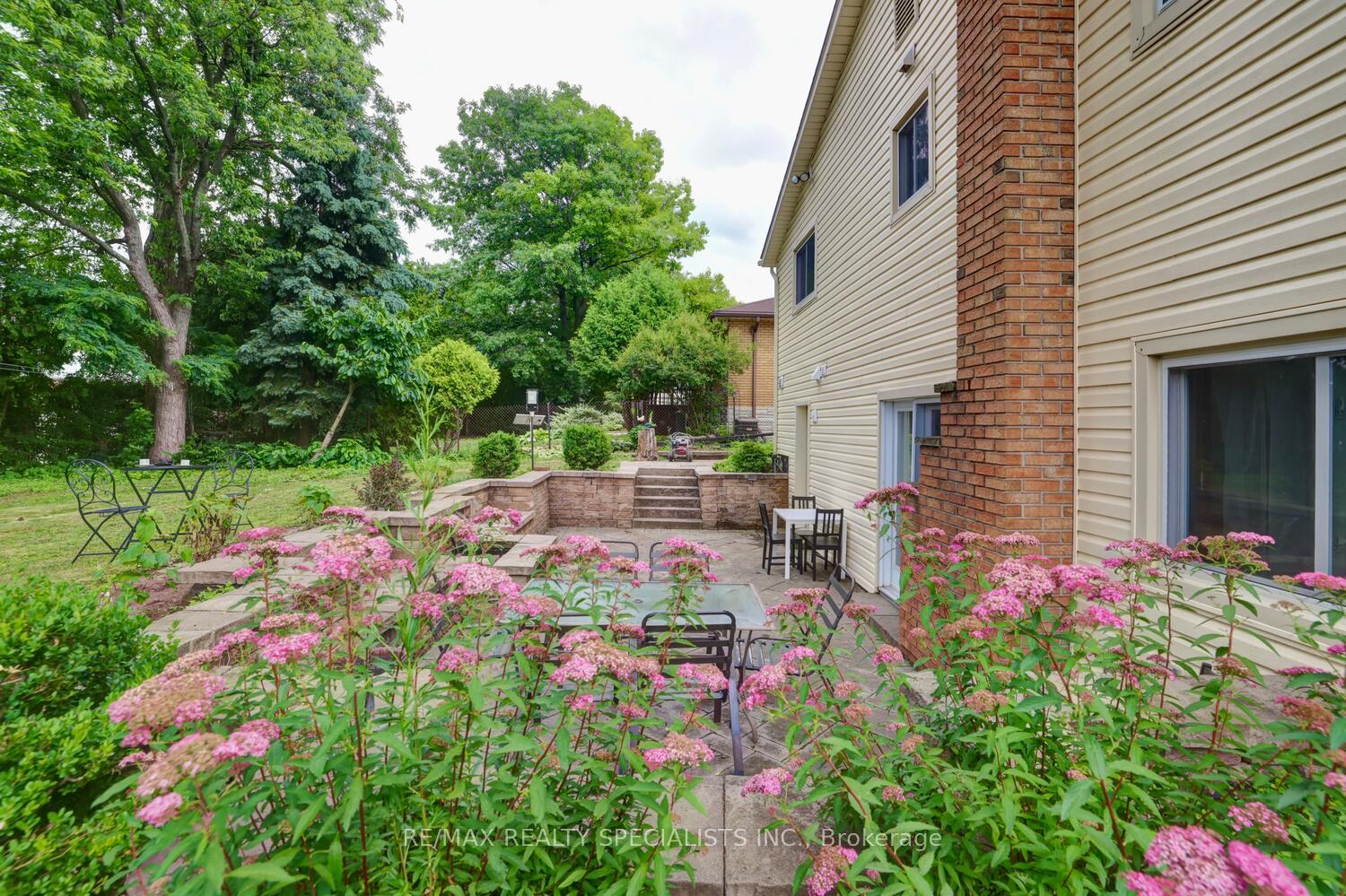 Photo 3 of 19 Verona Place, Hamilton, Buchanan — HOMEH
