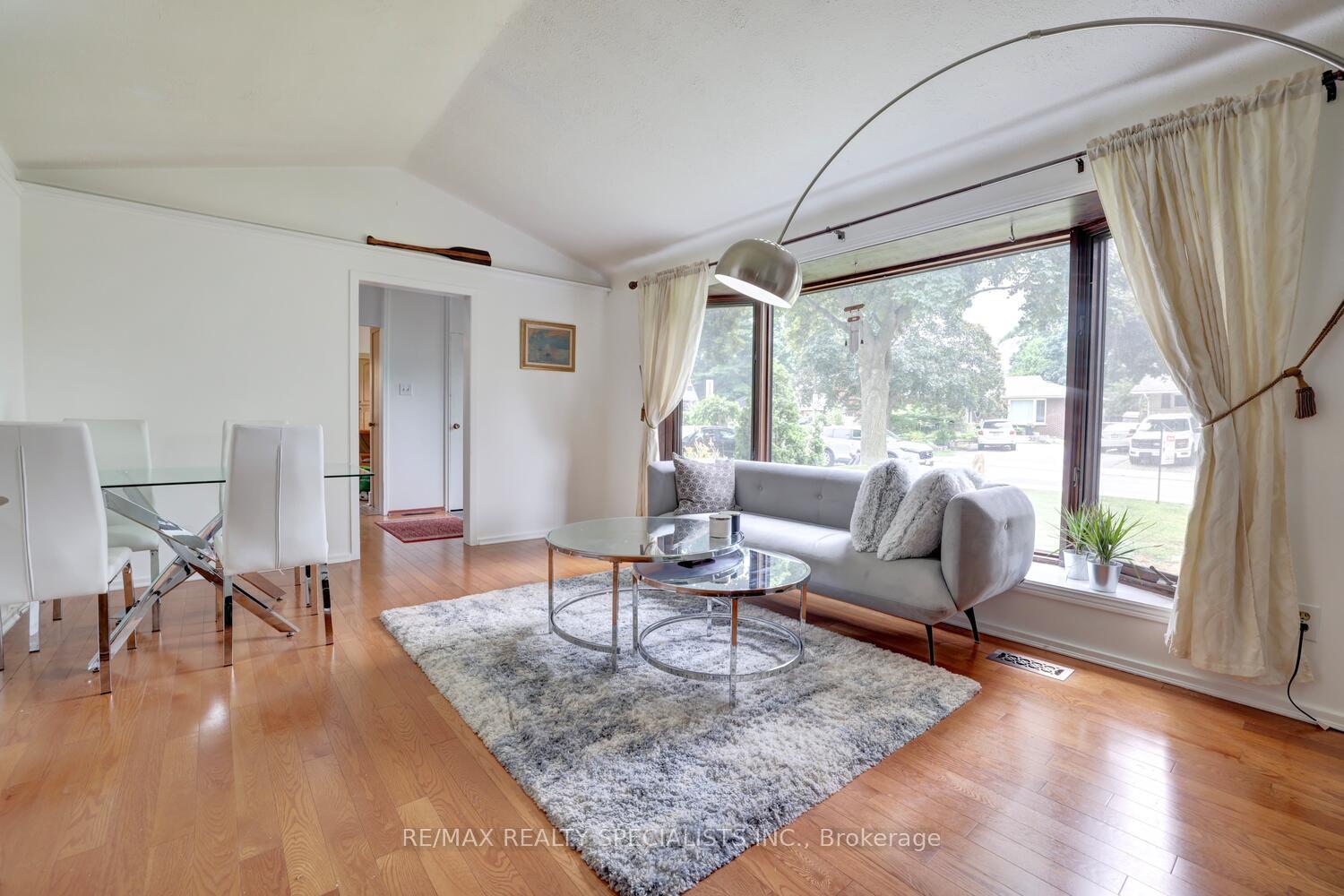 Photo 6 of 19 Verona Place, Hamilton, Buchanan — HOMEH