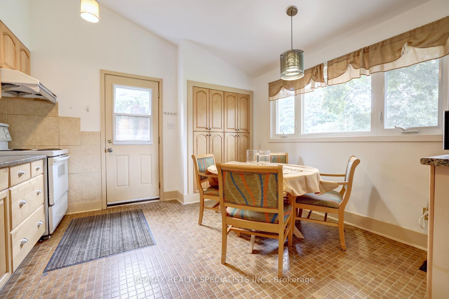 Photo 10 of 19 Verona Place, Hamilton, Buchanan — HOMEH