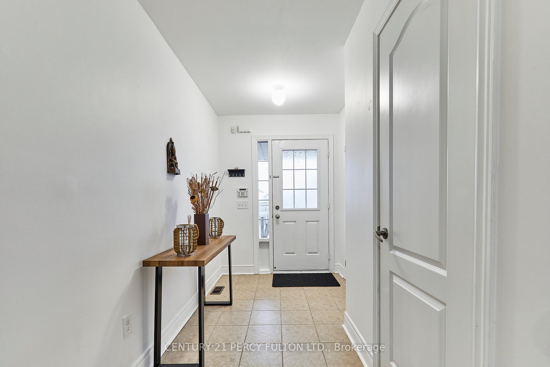 Photo 4 of 85 Bathgate Crescent, Clarington, Courtice — HOMEH
