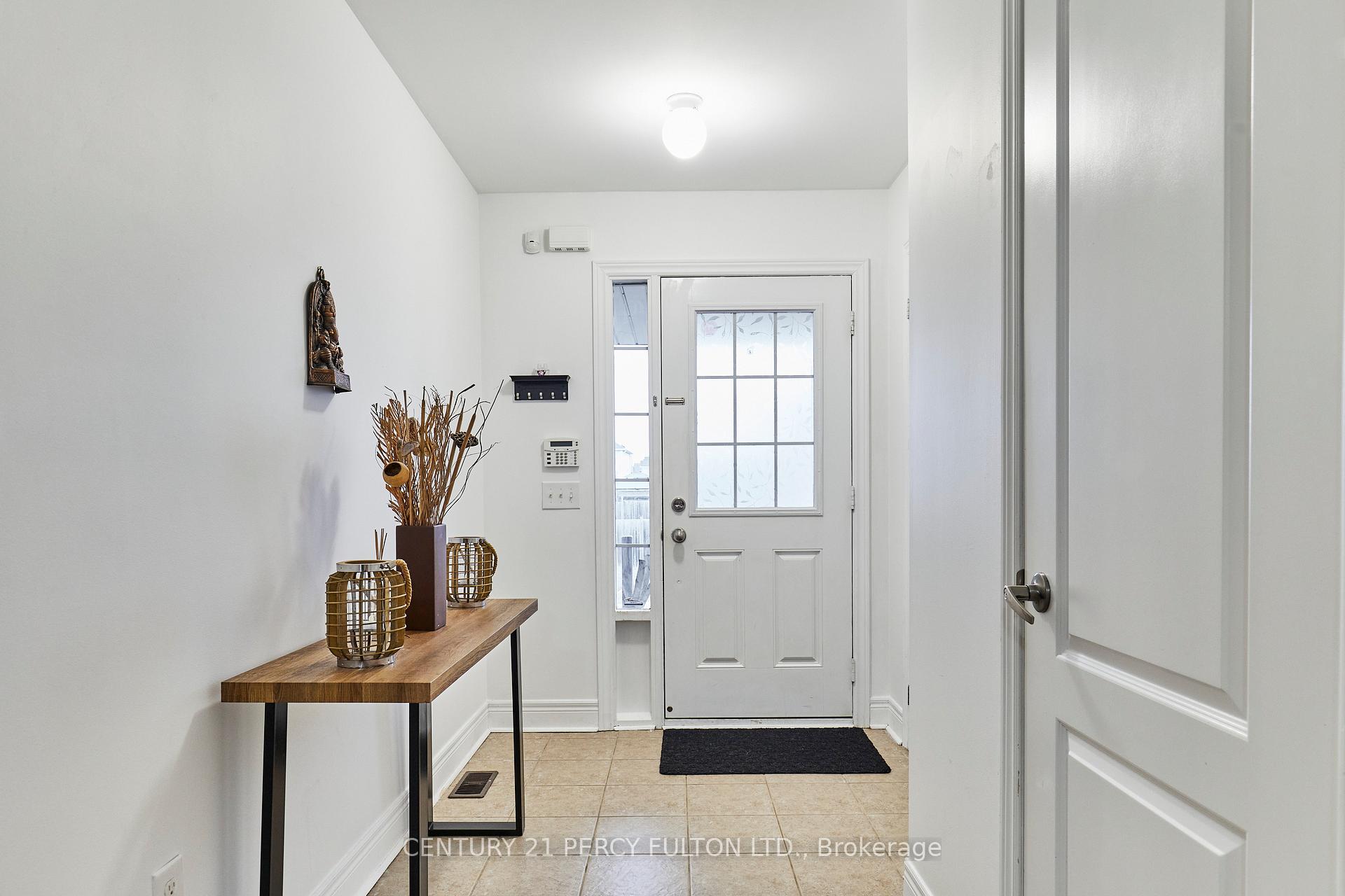 Photo 5 of 85 Bathgate Crescent, Clarington, Courtice — HOMEH