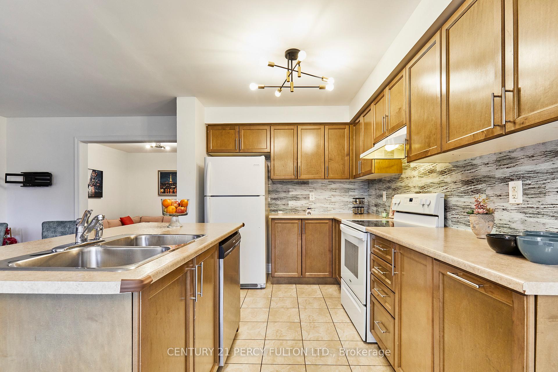 Photo 23 of 85 Bathgate Crescent, Clarington, Courtice — HOMEH