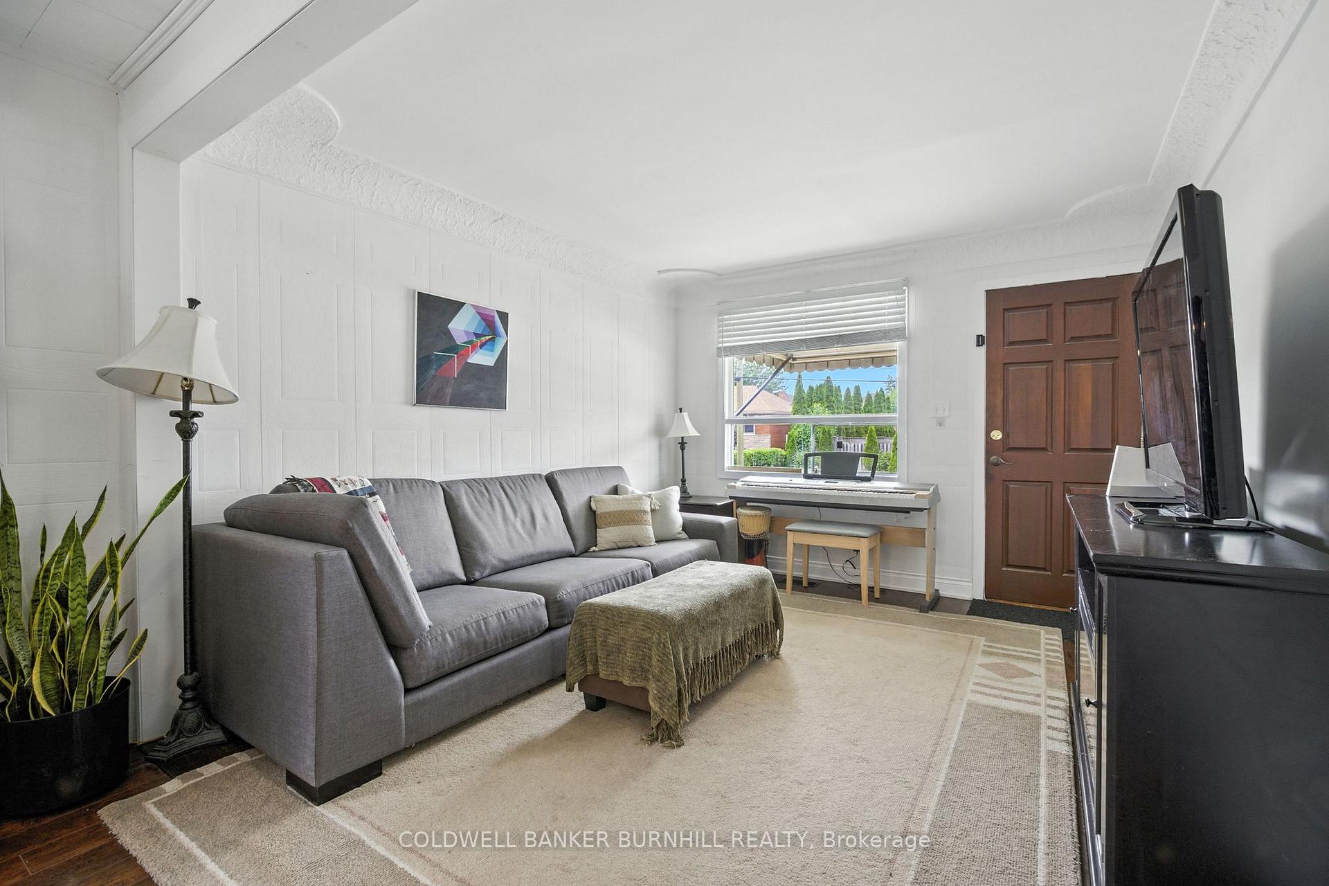 Photo 10 of 568 Barnaby Street, Hamilton, Parkview — HOMEH