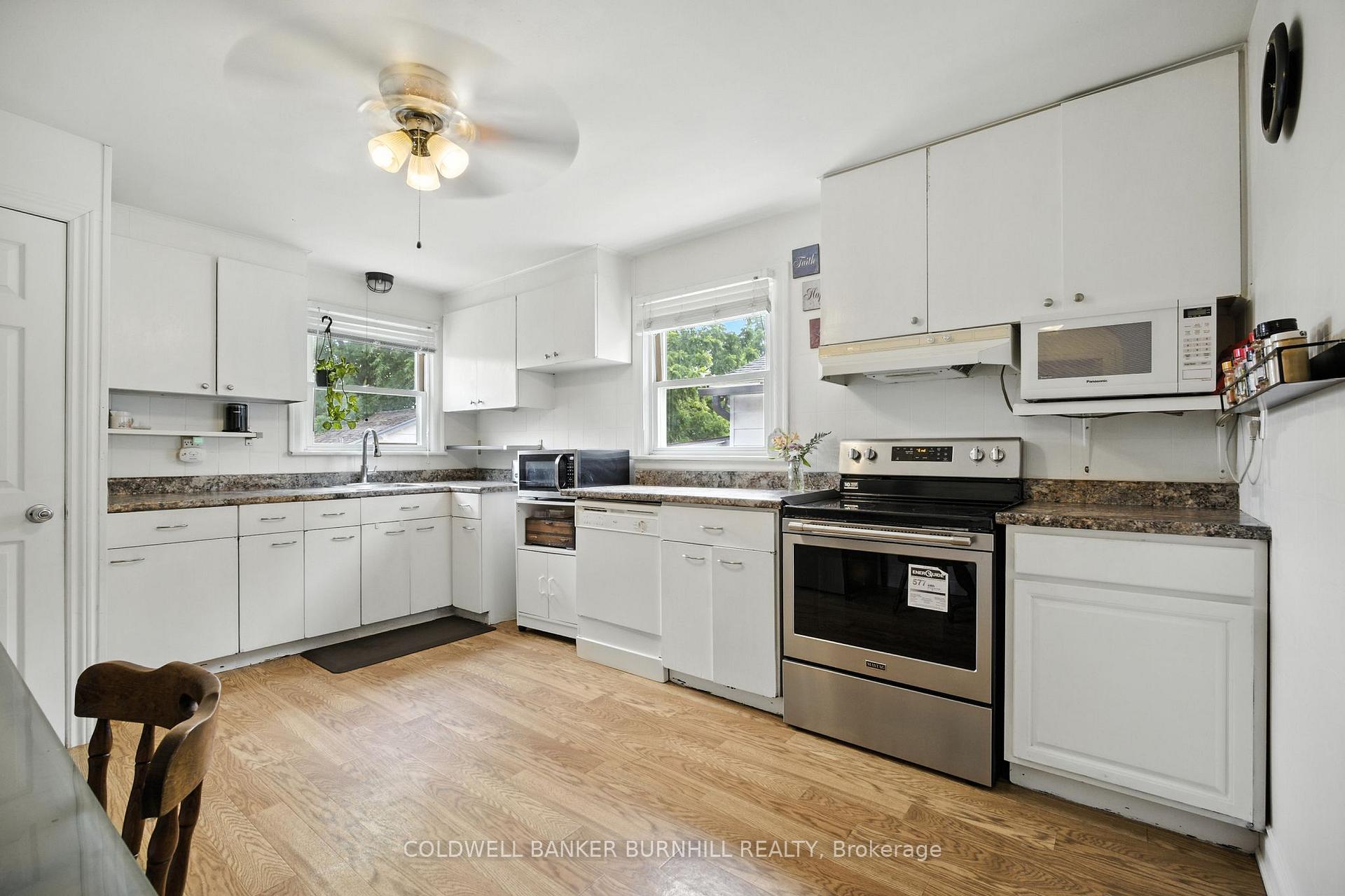 Photo 11 of 568 Barnaby Street, Hamilton, Parkview — HOMEH