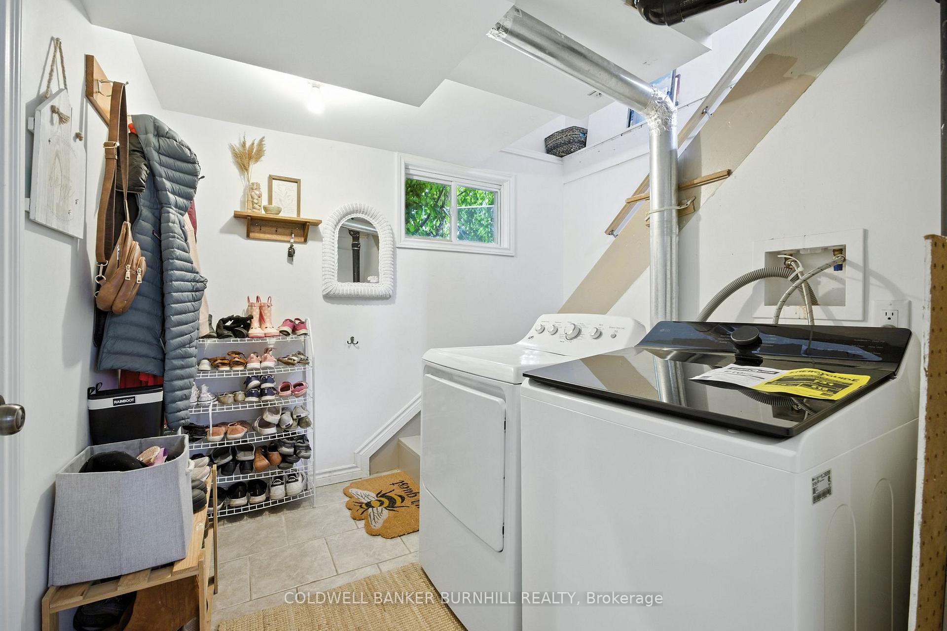 Photo 23 of 568 Barnaby Street, Hamilton, Parkview — HOMEH