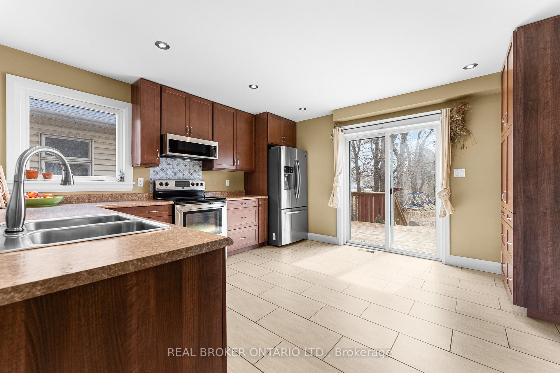 Photo 11 of 124 Arthur Street, Carleton Place — HOMEH
