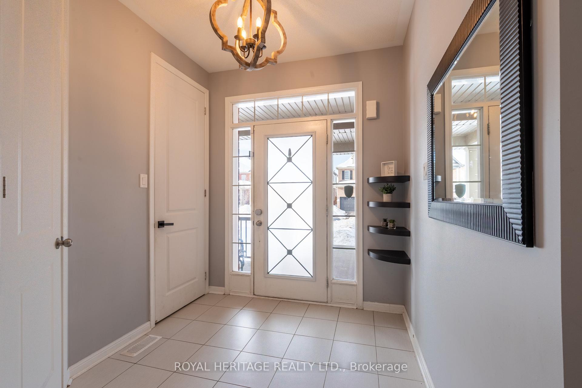Photo 4 of 51 Henry Smith Avenue, Clarington, Bowmanville — HOMEH