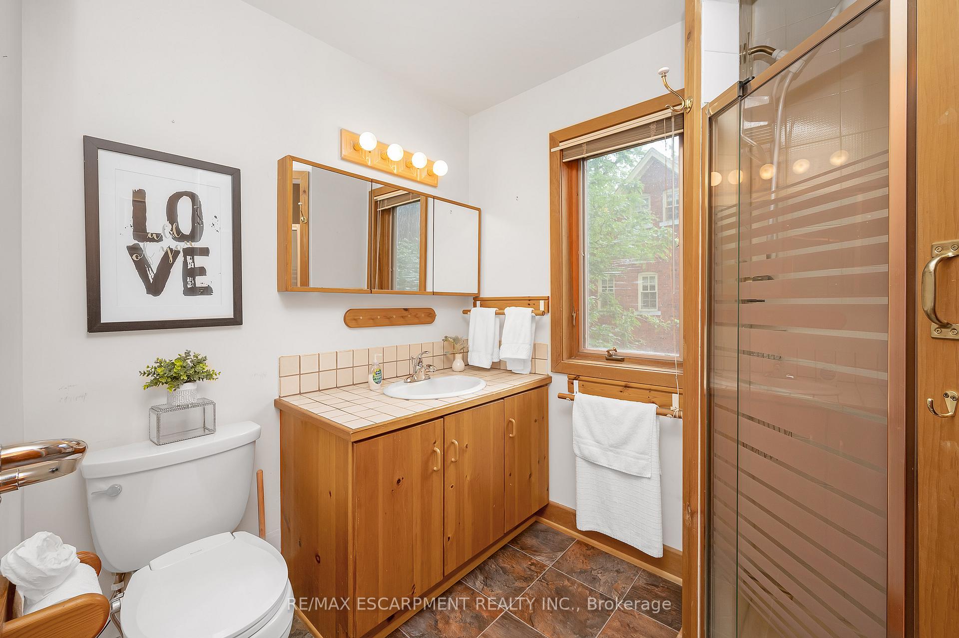 Photo 7 of 47 Cross Street, Hamilton, Dundas — HOMEH