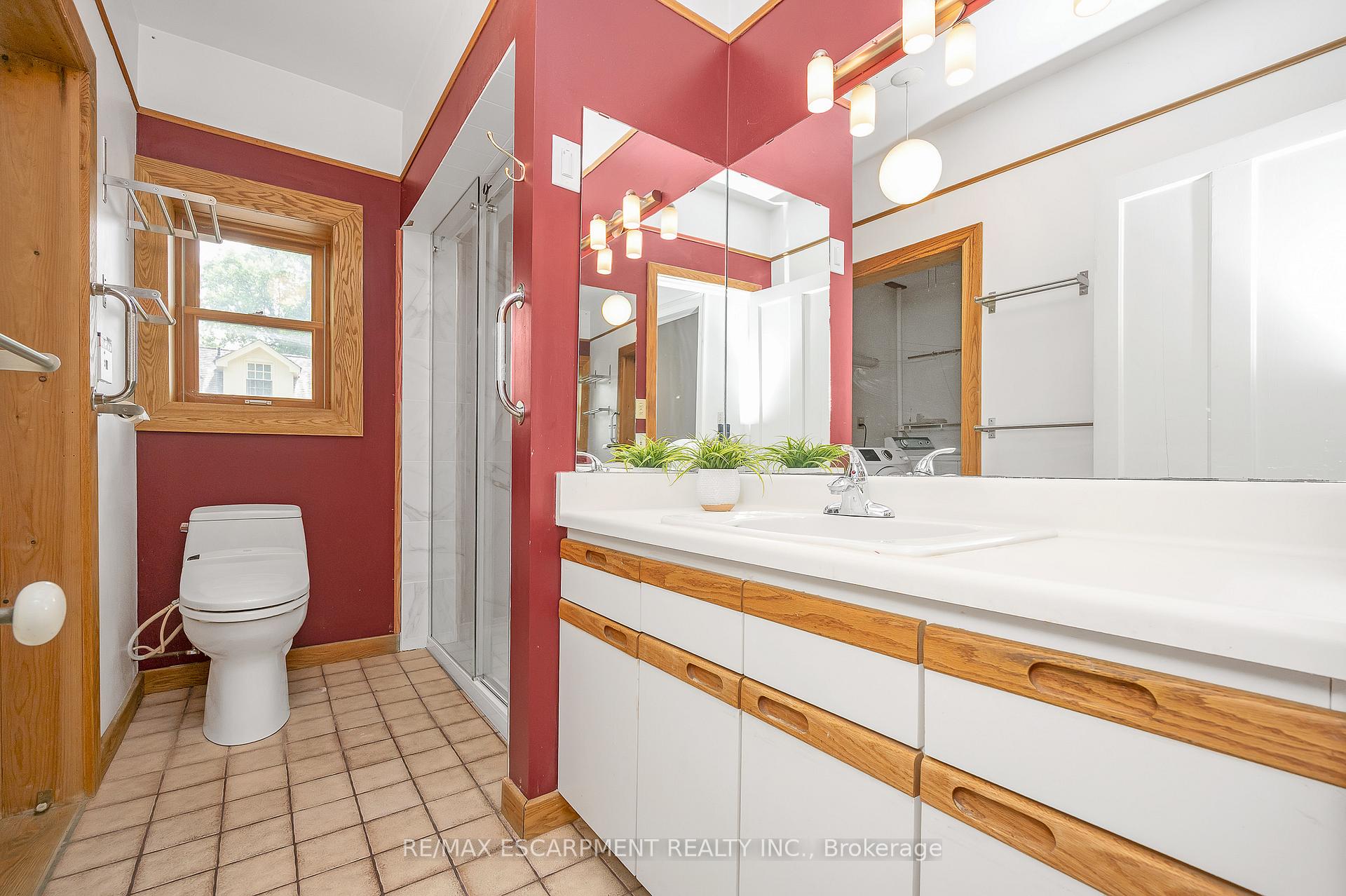 Photo 12 of 47 Cross Street, Hamilton, Dundas — HOMEH