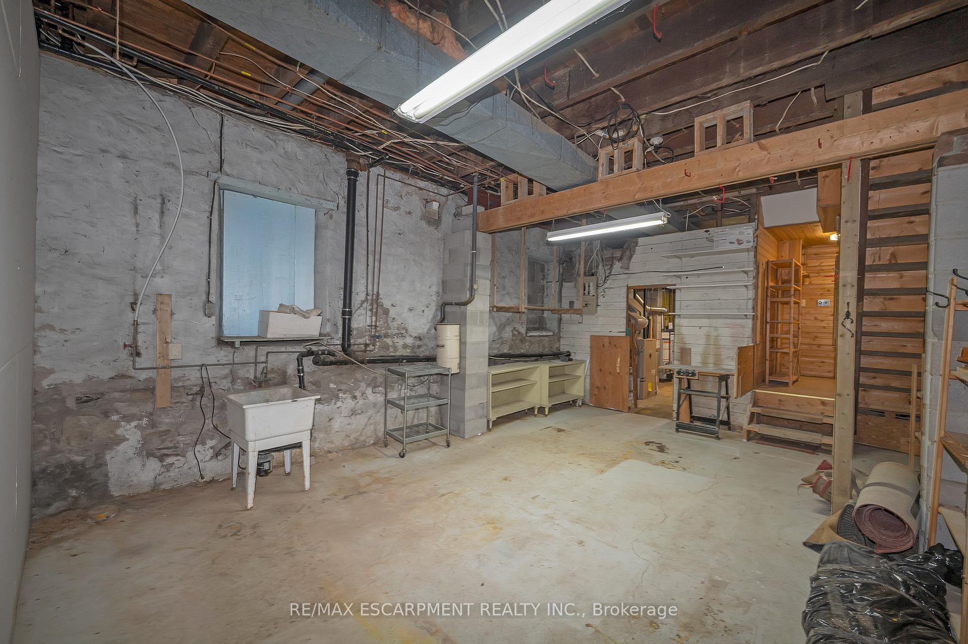 Photo 20 of 47 Cross Street, Hamilton, Dundas — HOMEH